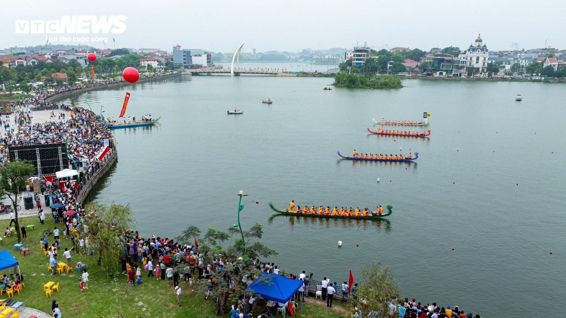 Lễ hội Đền Hùng 2024: 270 VĐV hào hứng tham dự giải đua thuyền rồng - 2