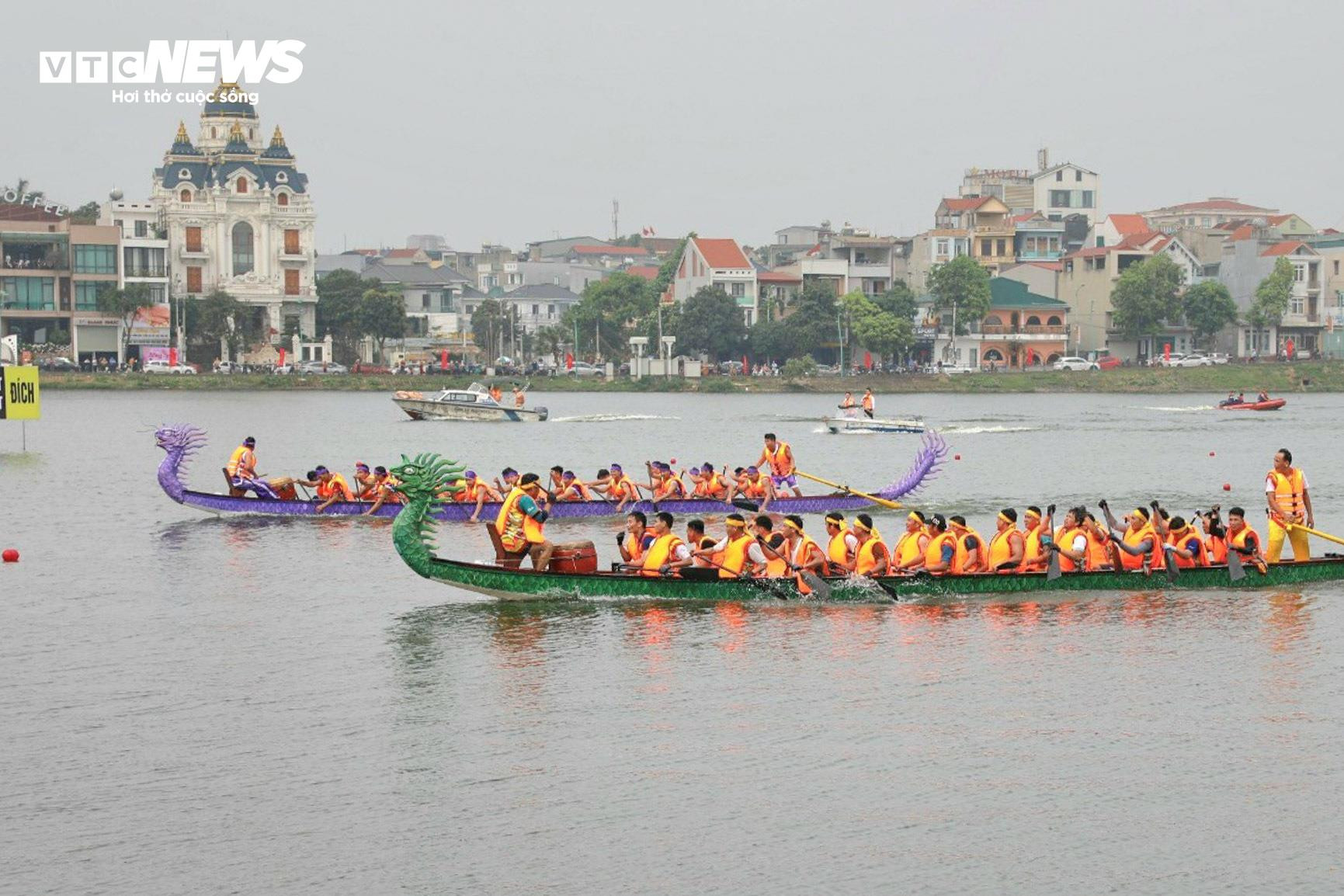 Lễ hội Đền Hùng 2024: 270 VĐV hào hứng tham dự giải đua thuyền rồng - 7