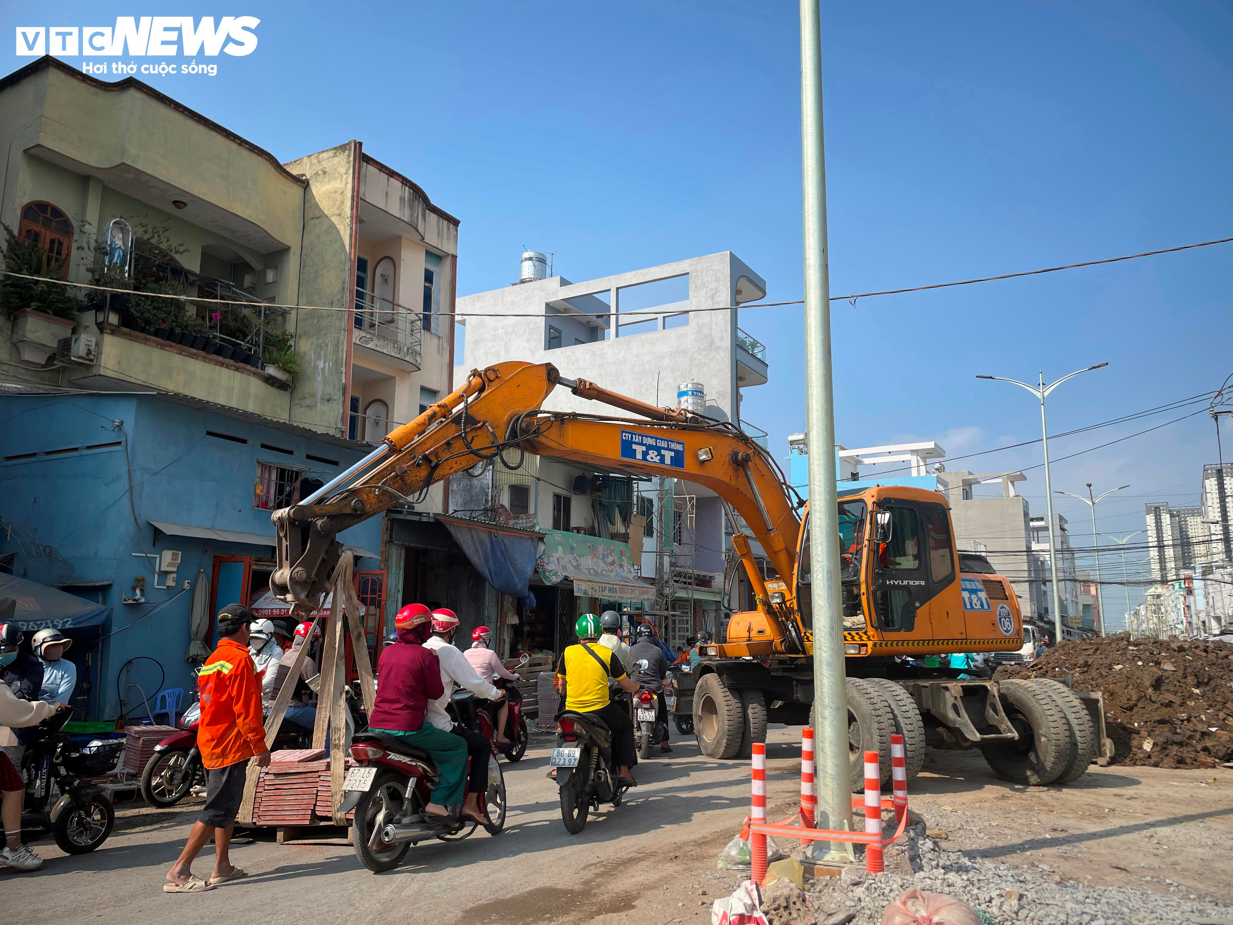 Hơn 20 năm thi công đoạn đường 2km ở cửa ngõ phía nam TP.HCM - 16