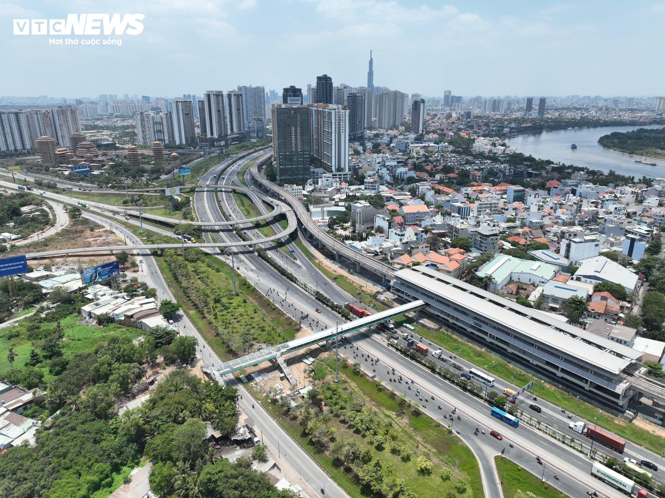 Lộ diện 9 cầu bộ hành cho tuyến Metro số 1 ở TP.HCM sắp đi vào hoạt động - 12