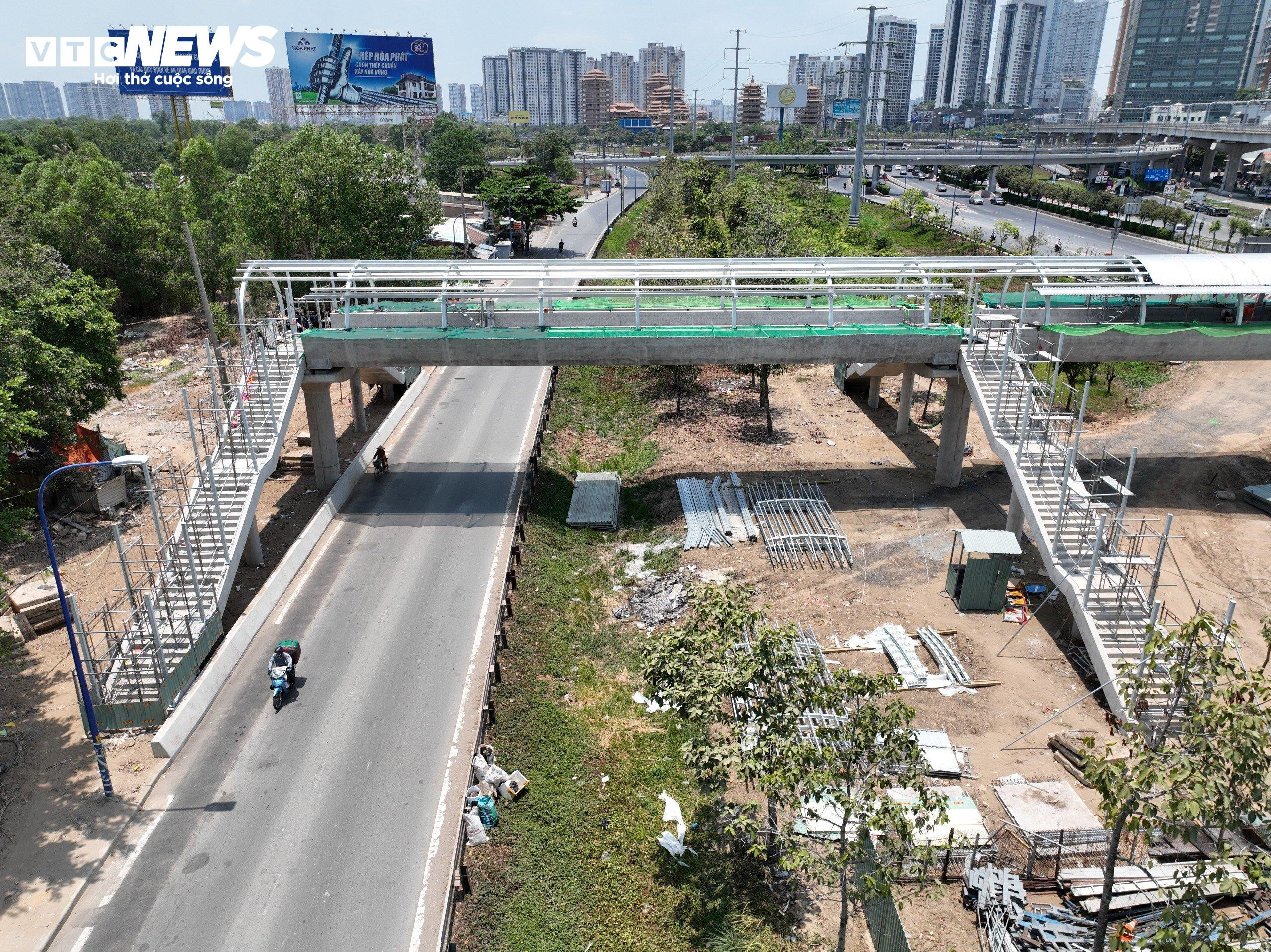 Lộ diện 9 cầu bộ hành cho tuyến Metro số 1 ở TP.HCM sắp đi vào hoạt động - 11