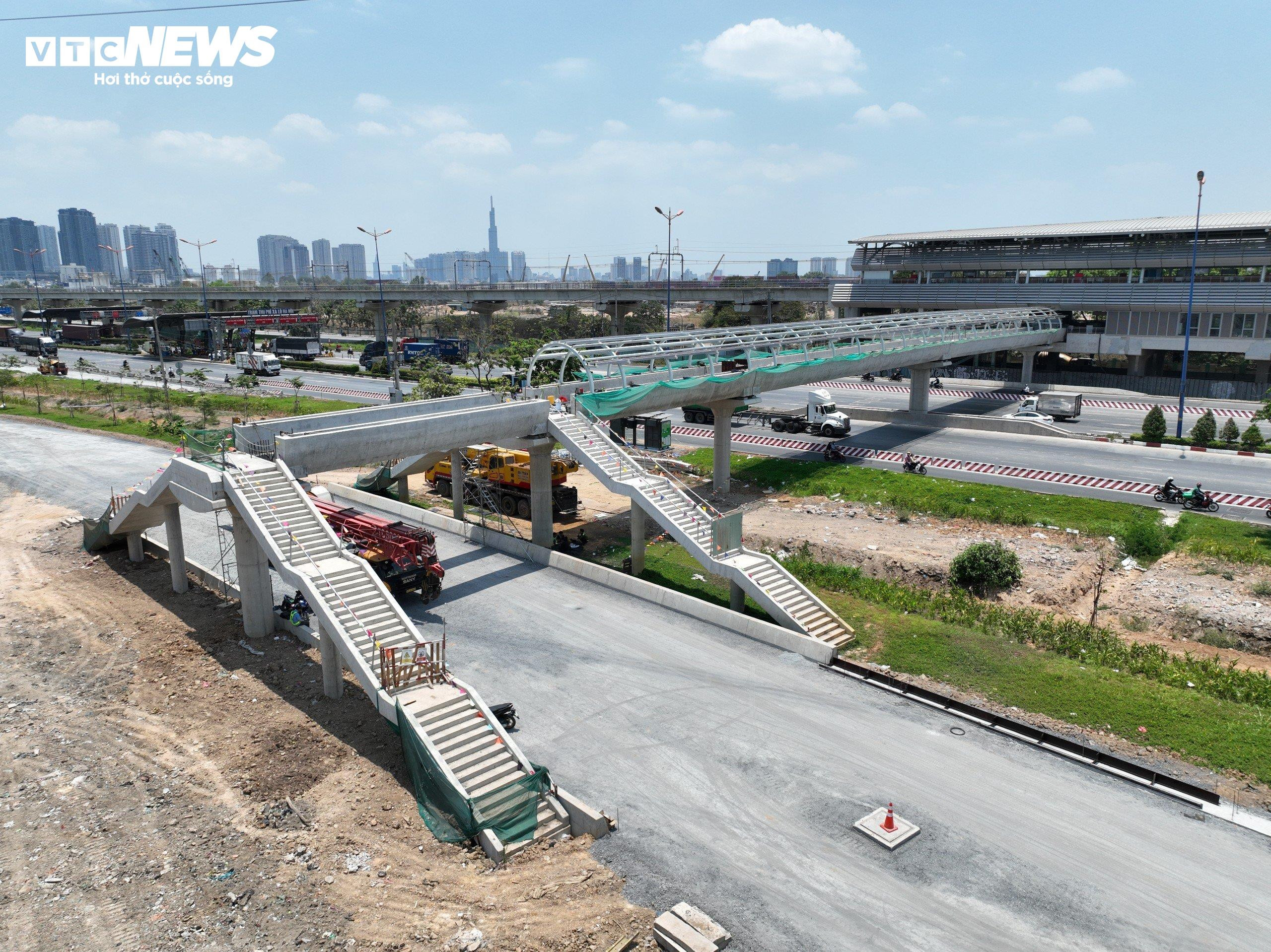 Lộ diện 9 cầu bộ hành cho tuyến Metro số 1 ở TP.HCM sắp đi vào hoạt động - 4