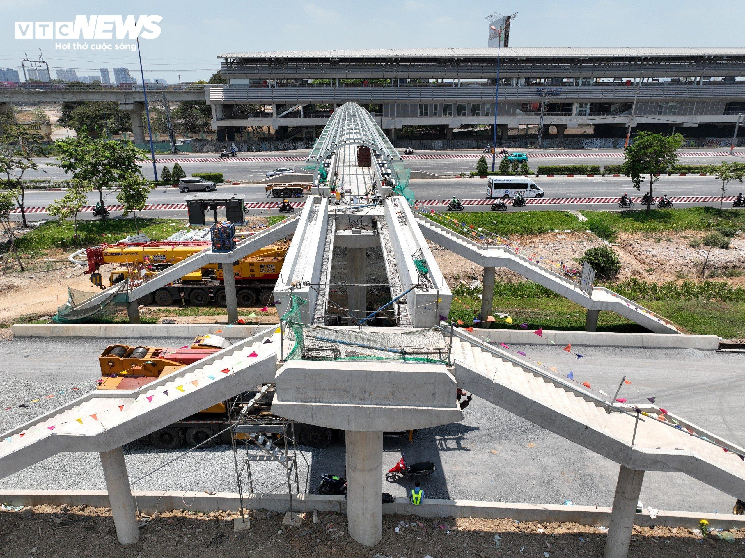 Lộ diện 9 cầu bộ hành cho tuyến Metro số 1 ở TP.HCM sắp đi vào hoạt động - 7
