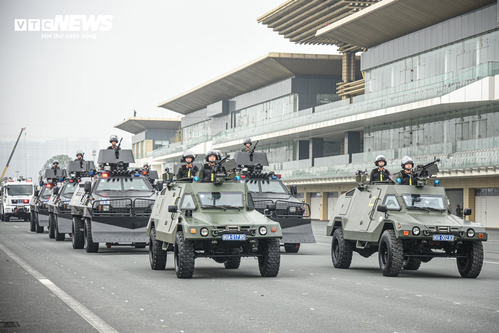 Cận cảnh dàn xe đặc chủng chống khủng bố của Cảnh sát cơ động - 2