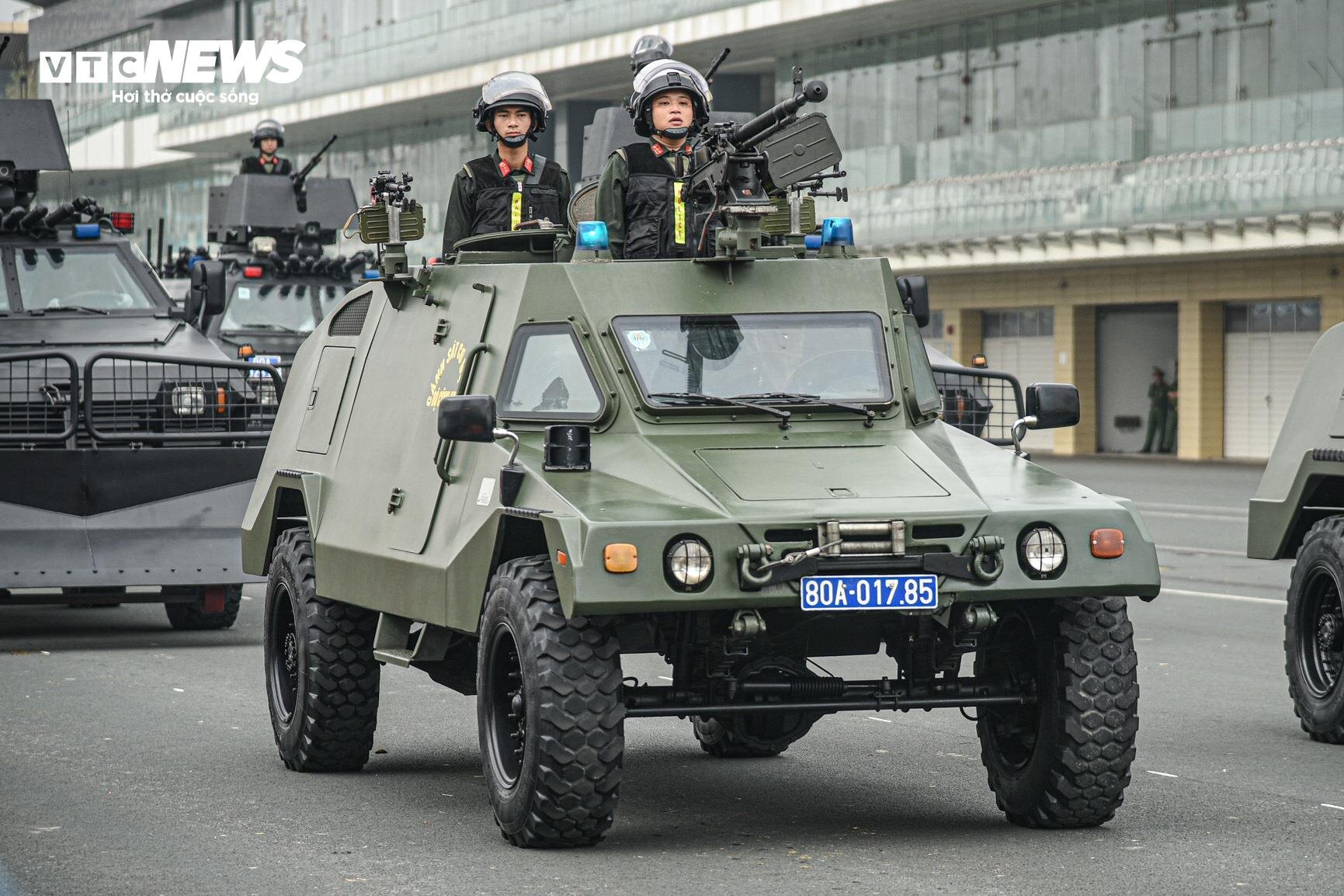 Cận cảnh dàn xe đặc chủng chống khủng bố của Cảnh sát cơ động - 3