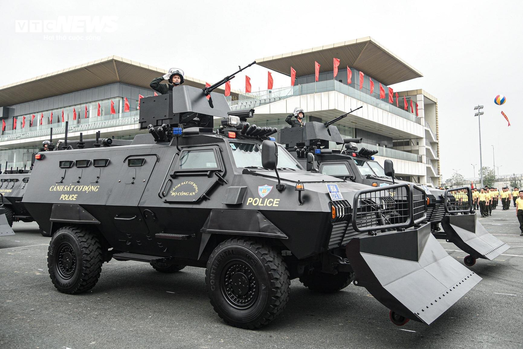 Cận cảnh dàn xe đặc chủng chống khủng bố của Cảnh sát cơ động - 6