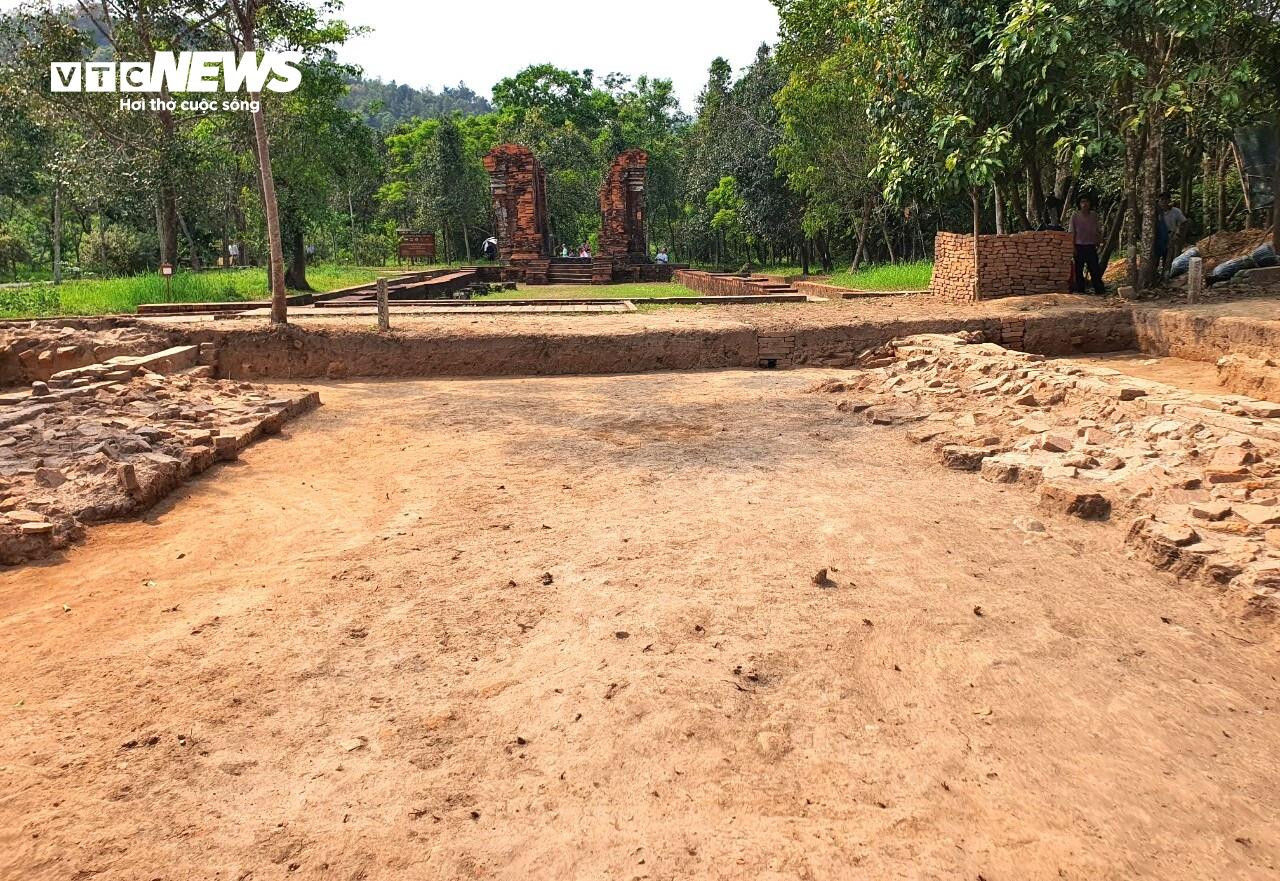 Cận cảnh con đường cổ nghìn năm vừa phát lộ ở Thánh địa Mỹ Sơn - 4