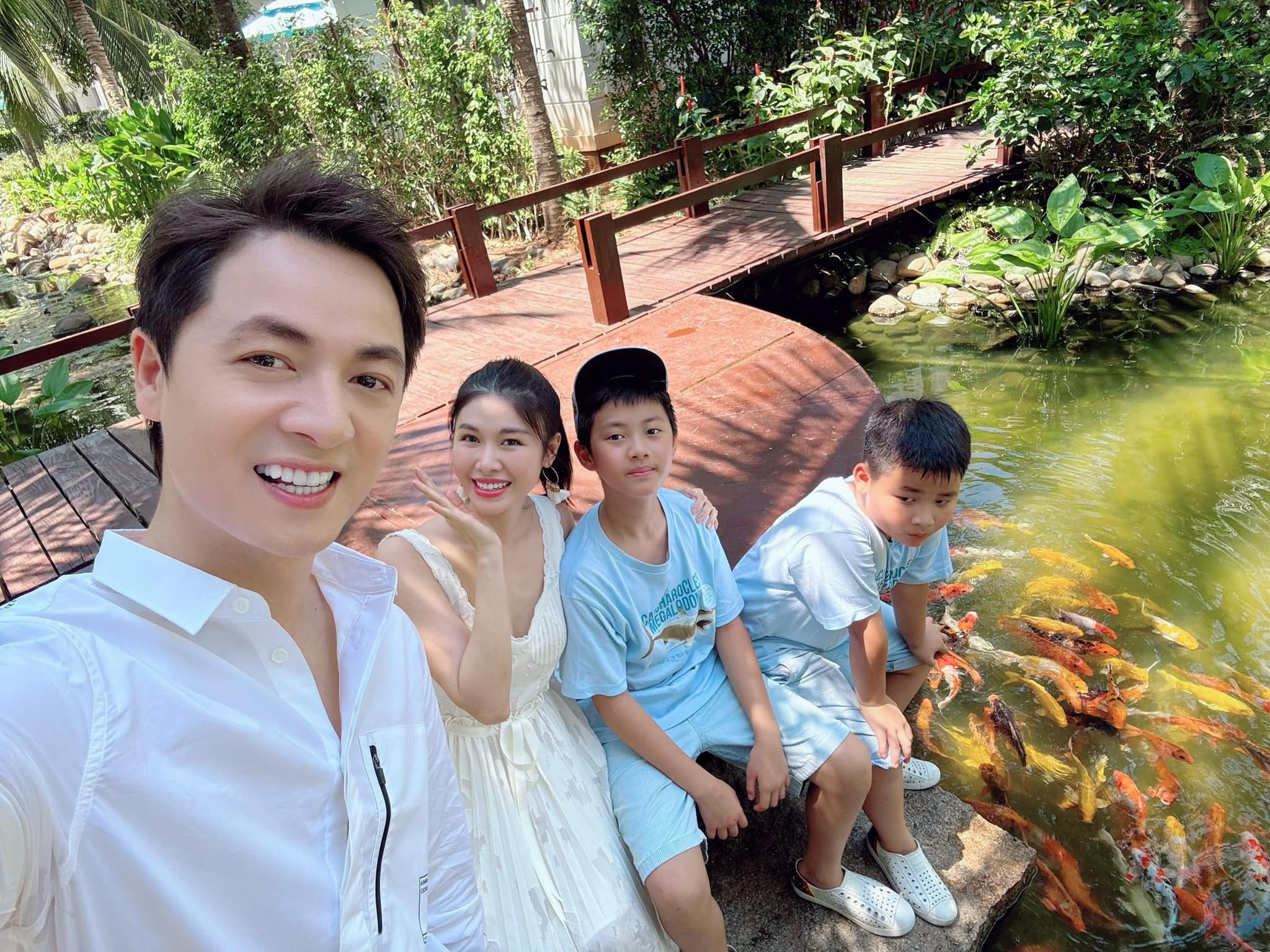 Sao Việt 14/4: Mạnh Trường khoe vợ eo thon, Phạm Quỳnh Anh đẹp dịu dàng - 6