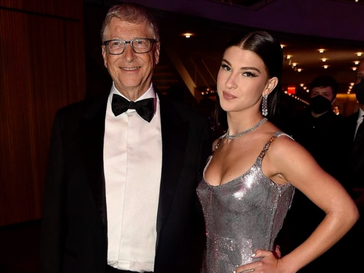 Tỷ phú Bill Gates và con gái dự sự kiện của tờ Time hè năm 2022. (Ảnh: Instagram Phoebe Gates)