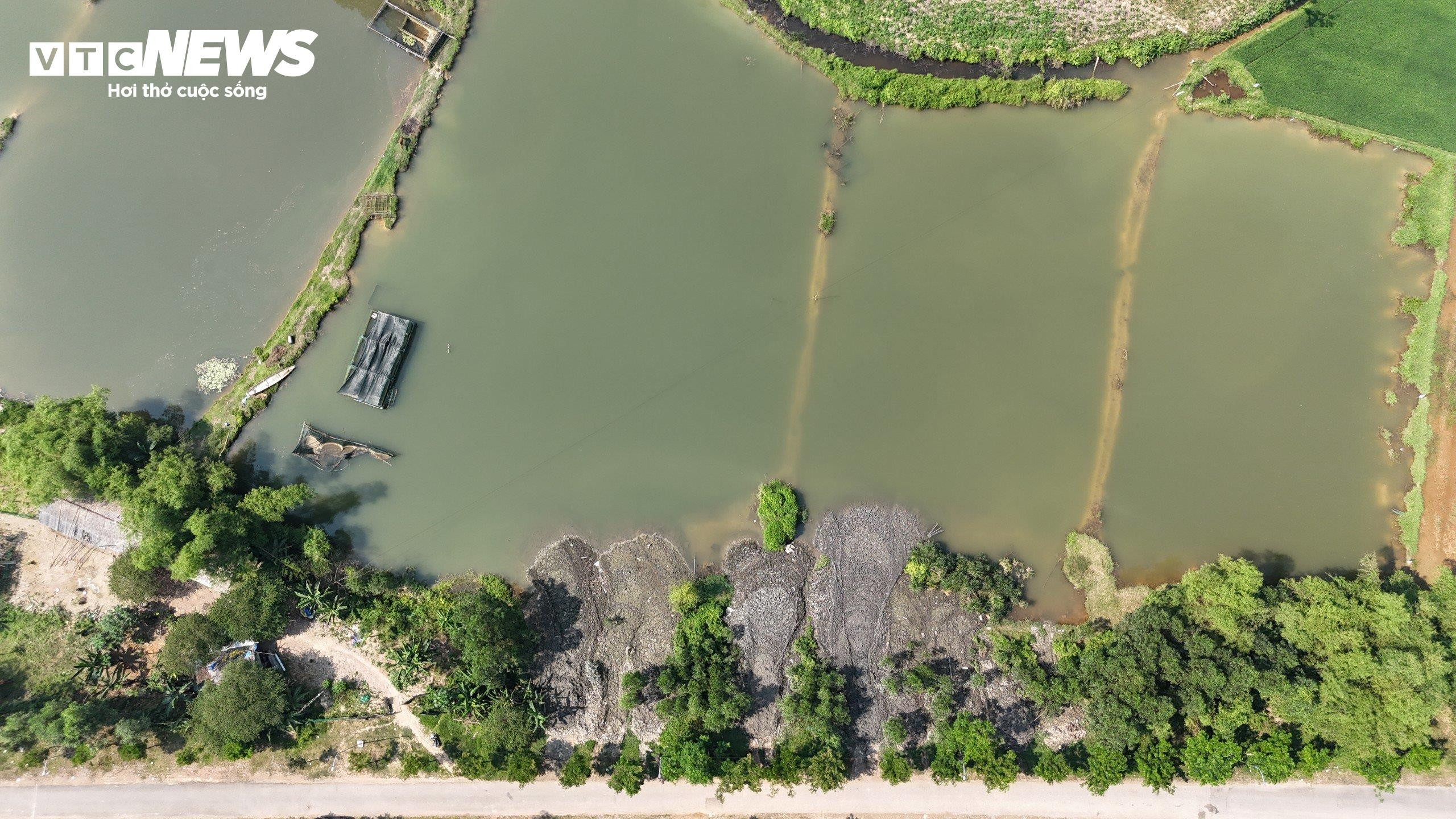 Hồ nước sạch bỗng ngập ngụa bùn đen vì dự án nạo vét con kênh ô nhiễm ở Huế - 5