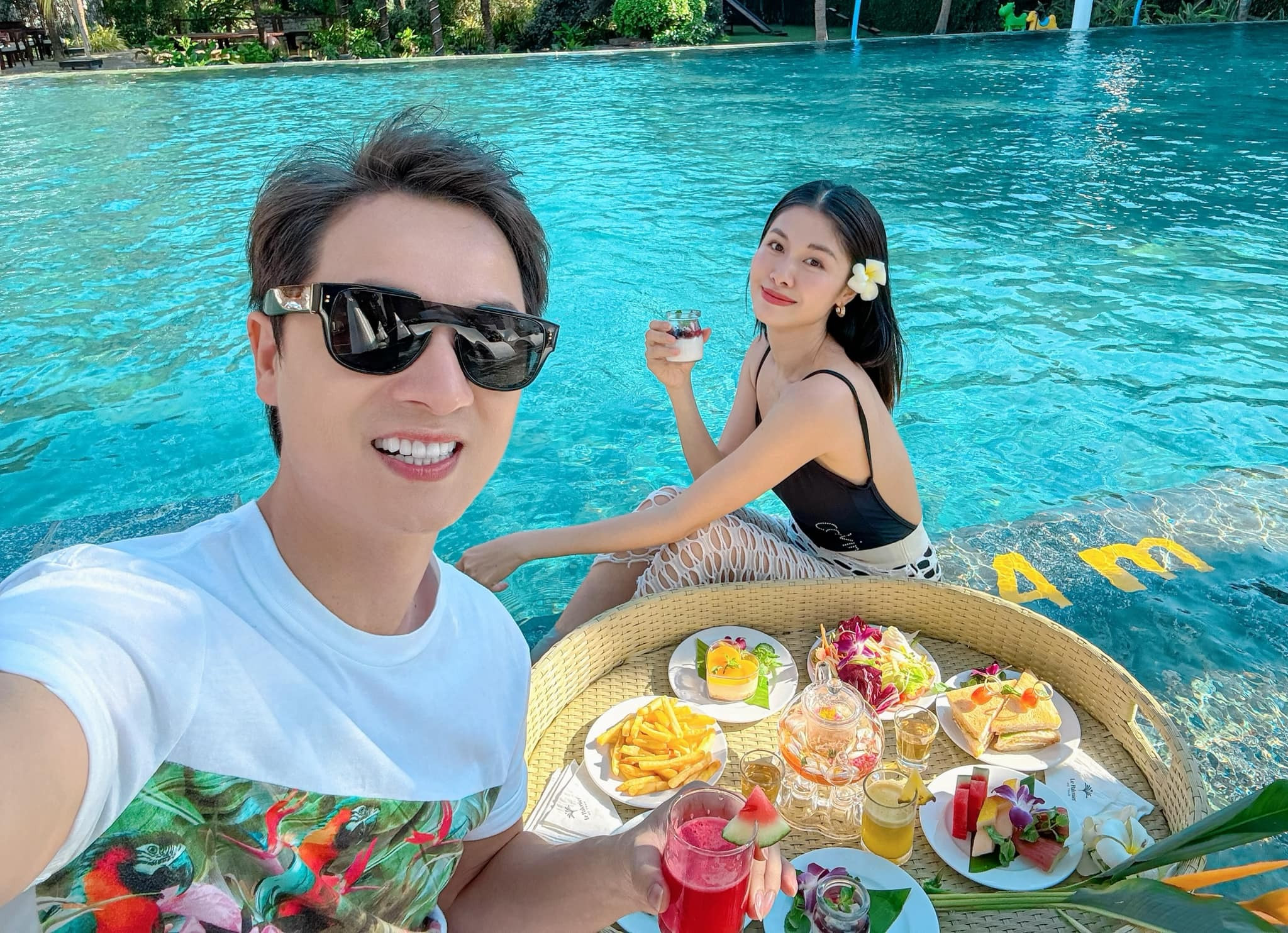 Sao Việt 15/4: Thùy Tiên hội ngộ Tiểu Vy, Hồ Ngọc Hà tạo dáng hài hước - 4