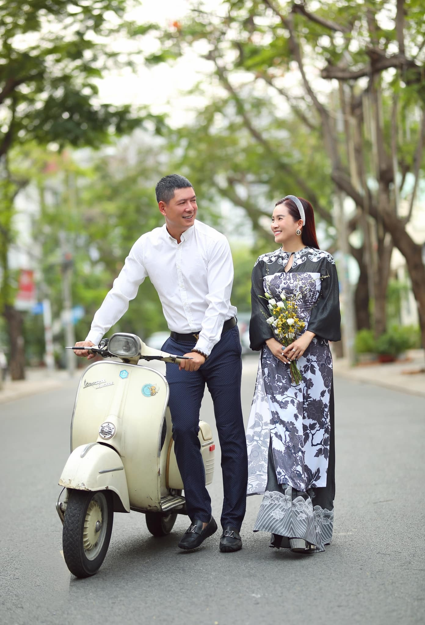 Sao Việt 15/4: Minh Hằng diện bikini khoe vóc dáng, Phương Thanh 'mê' Mono - 4