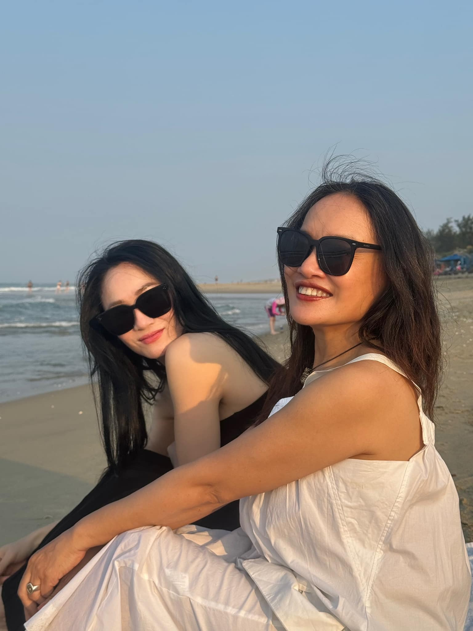 Sao Việt 15/4: Thùy Tiên hội ngộ Tiểu Vy, Hồ Ngọc Hà tạo dáng hài hước - 7