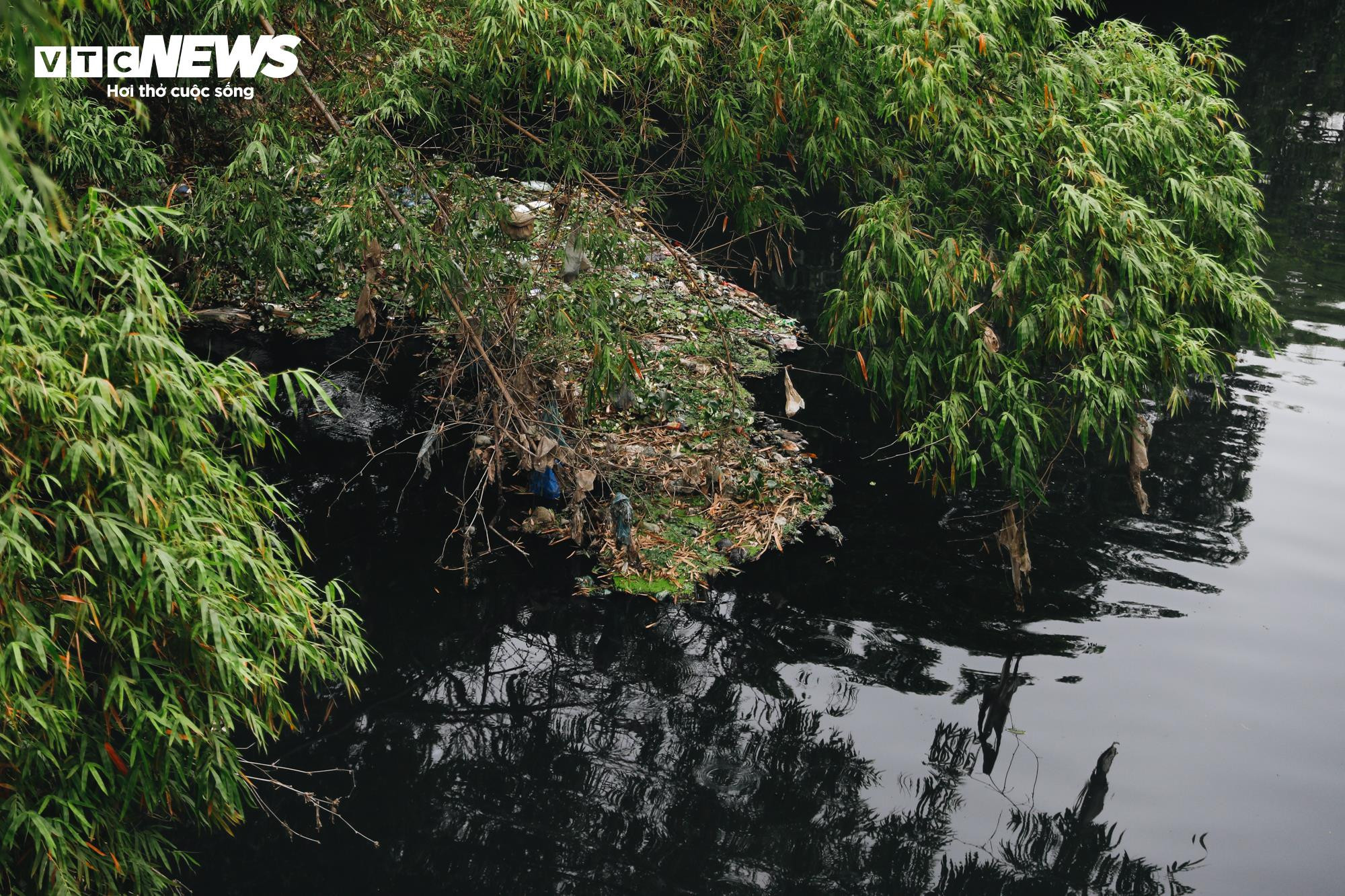 1km 40 họng xả thải, sông Tô Lịch thành cống nước đen lộ thiên - 16