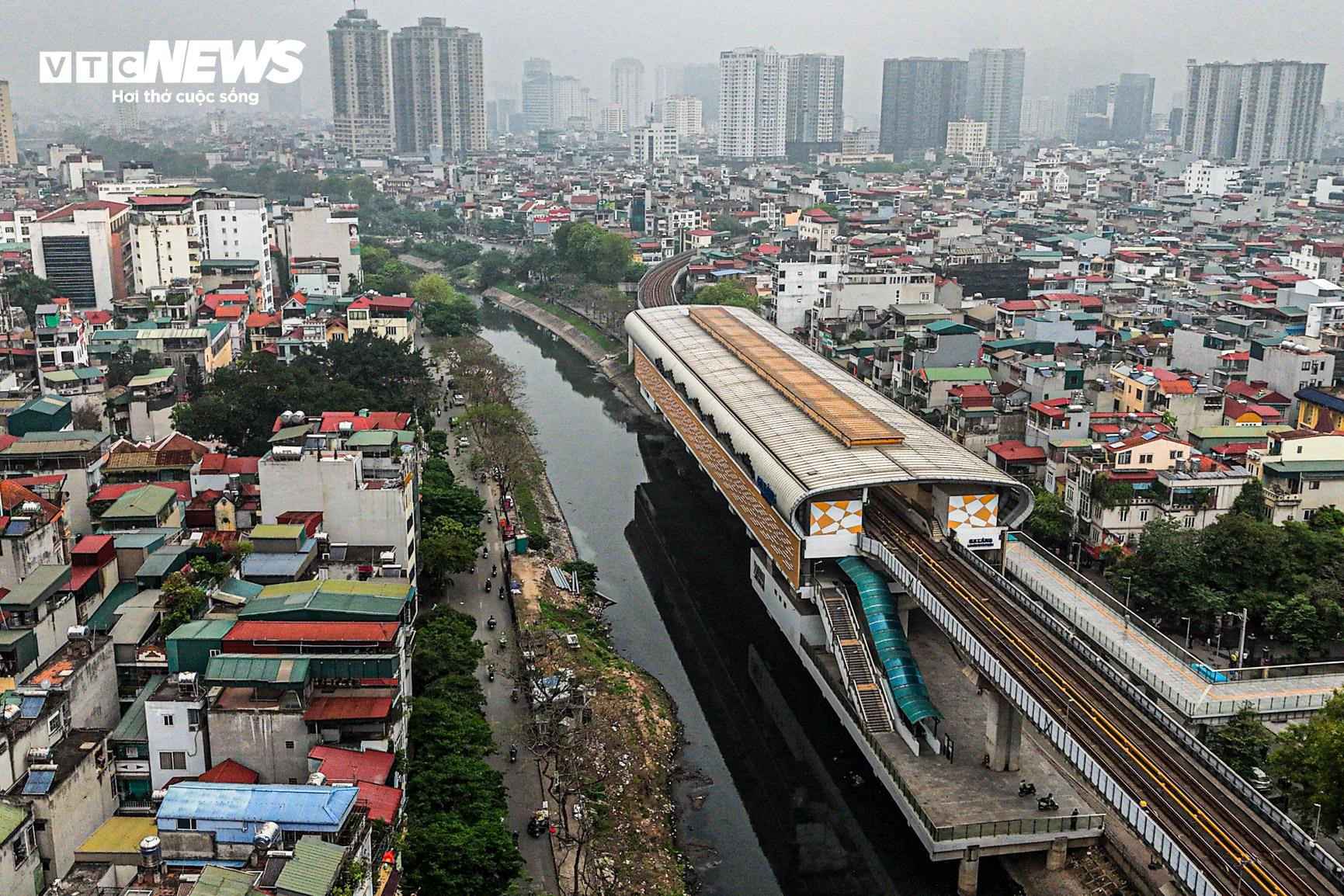 1km 40 họng xả thải, sông Tô Lịch thành cống nước đen lộ thiên - 3