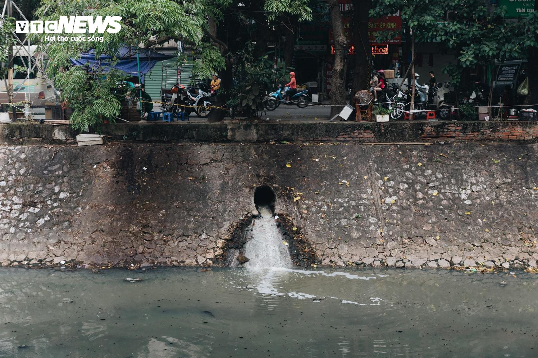 1km 40 họng xả thải, sông Tô Lịch thành cống nước đen lộ thiên - 21