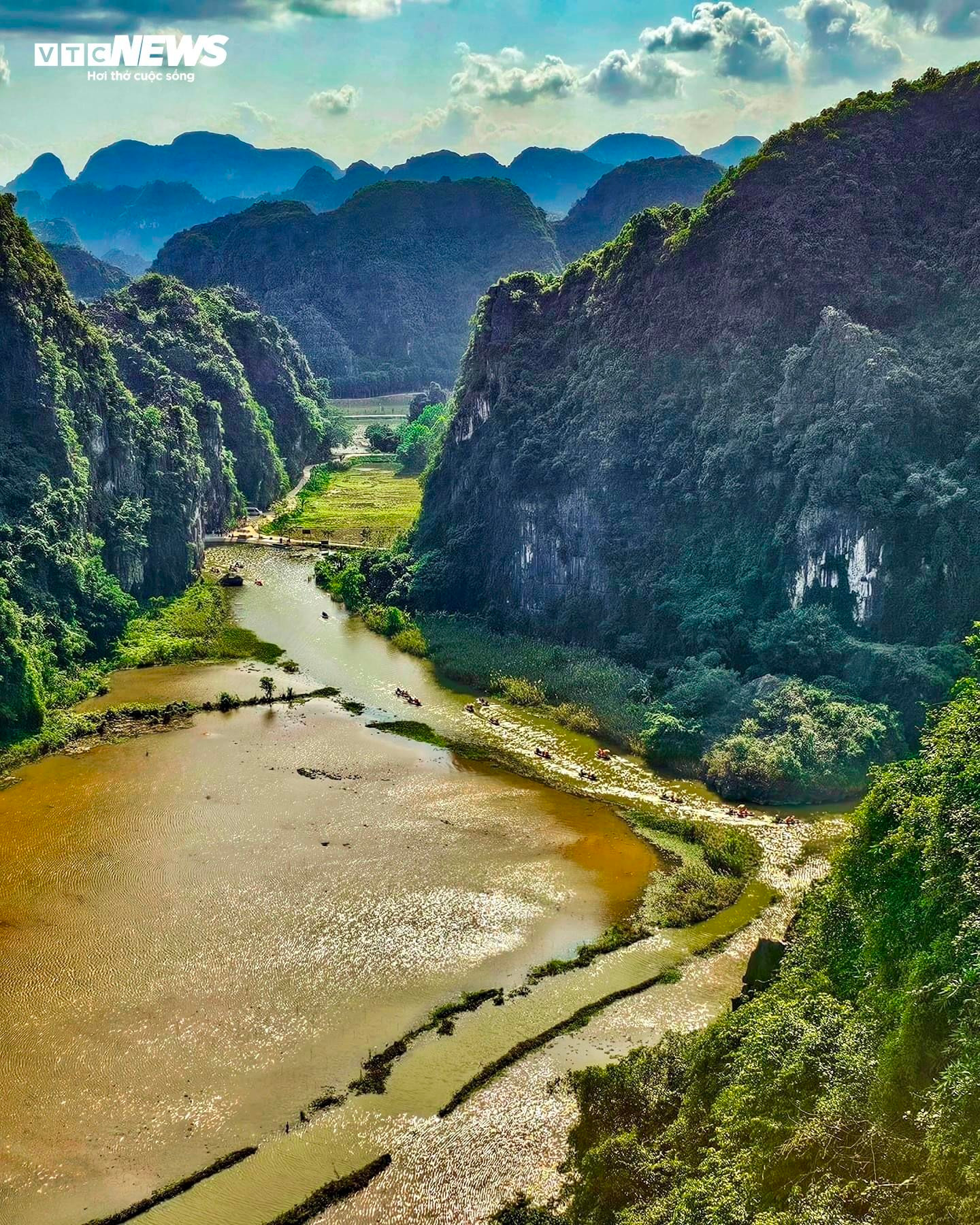 Những điều thu hút bạn trẻ ở 'thánh địa check in' Hang Múa dịp lễ 30/4-1/5 - 2