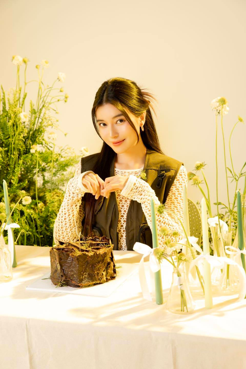 Sao Việt 21/4: Lệ Quyên khoe 'cây' đồ hiệu, Phương Mỹ Chi khoe quà fan tặng - 5