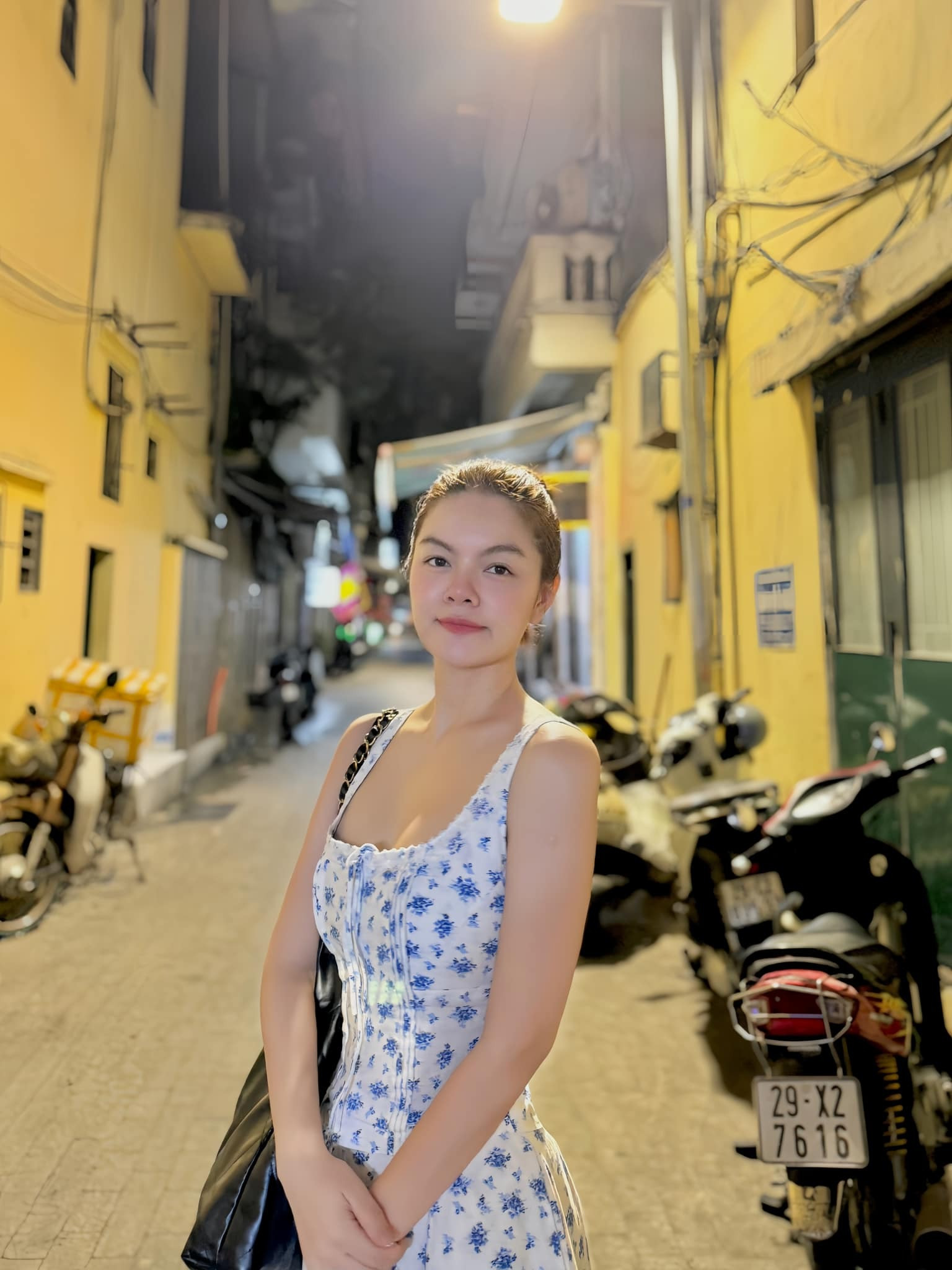 Sao Việt 21/4: Lệ Quyên khoe 'cây' đồ hiệu, Phương Mỹ Chi khoe quà fan tặng - 7