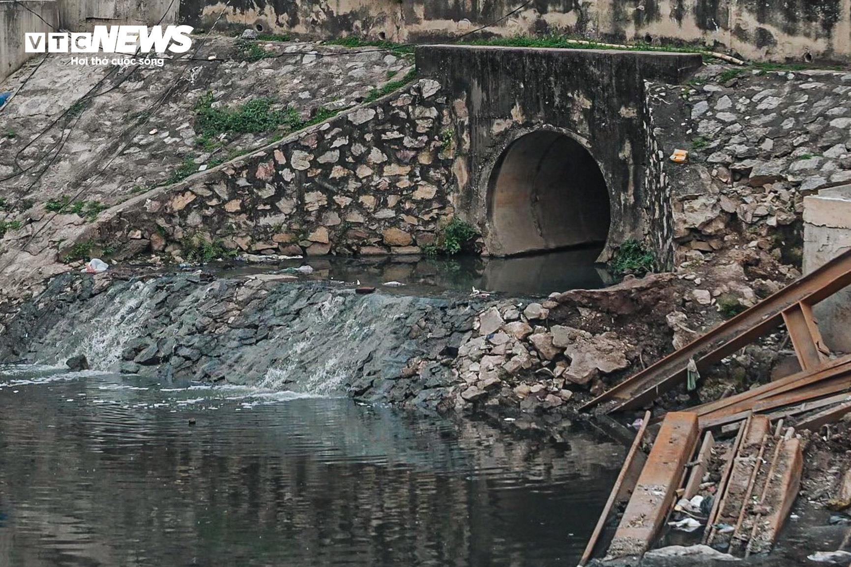1km 40 họng xả thải, sông Tô Lịch thành cống nước đen lộ thiên - 8