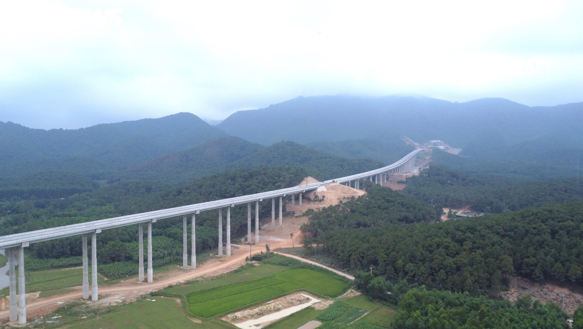 Cận cảnh cao tốc Bắc Nam đoạn Diễn Châu- Bãi Vọt trước ngày thông xe - 2