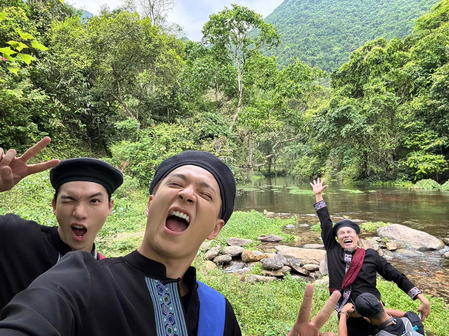 Sao Việt 26/4: Đan Trường bị ngã cầu thang, Midu đăng ảnh chồng sắp cưới - 11