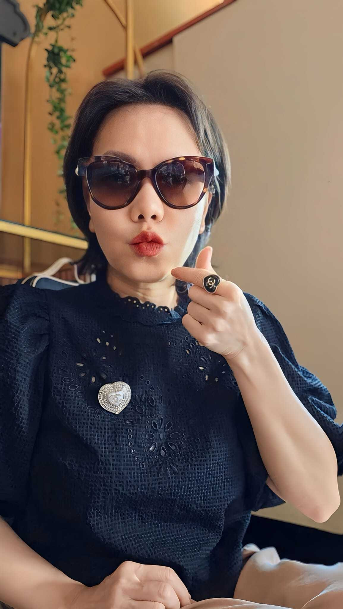 Sao Việt 26/4: Đan Trường bị ngã cầu thang, Midu đăng ảnh chồng sắp cưới - 4