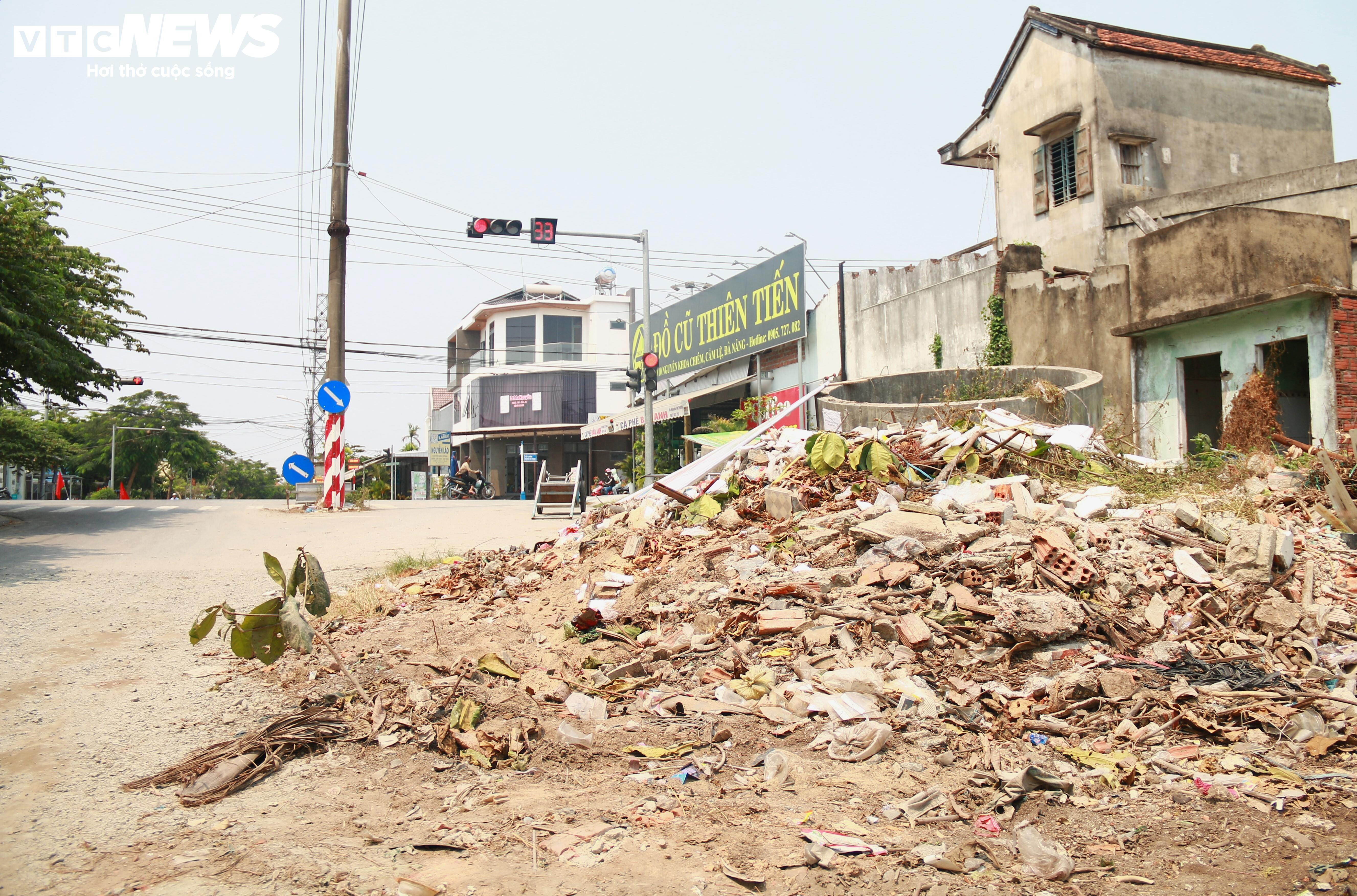 Đường trăm tỷ ở Hội An 'làm mãi không xong', dân kêu trời vì ô nhiễm - 1