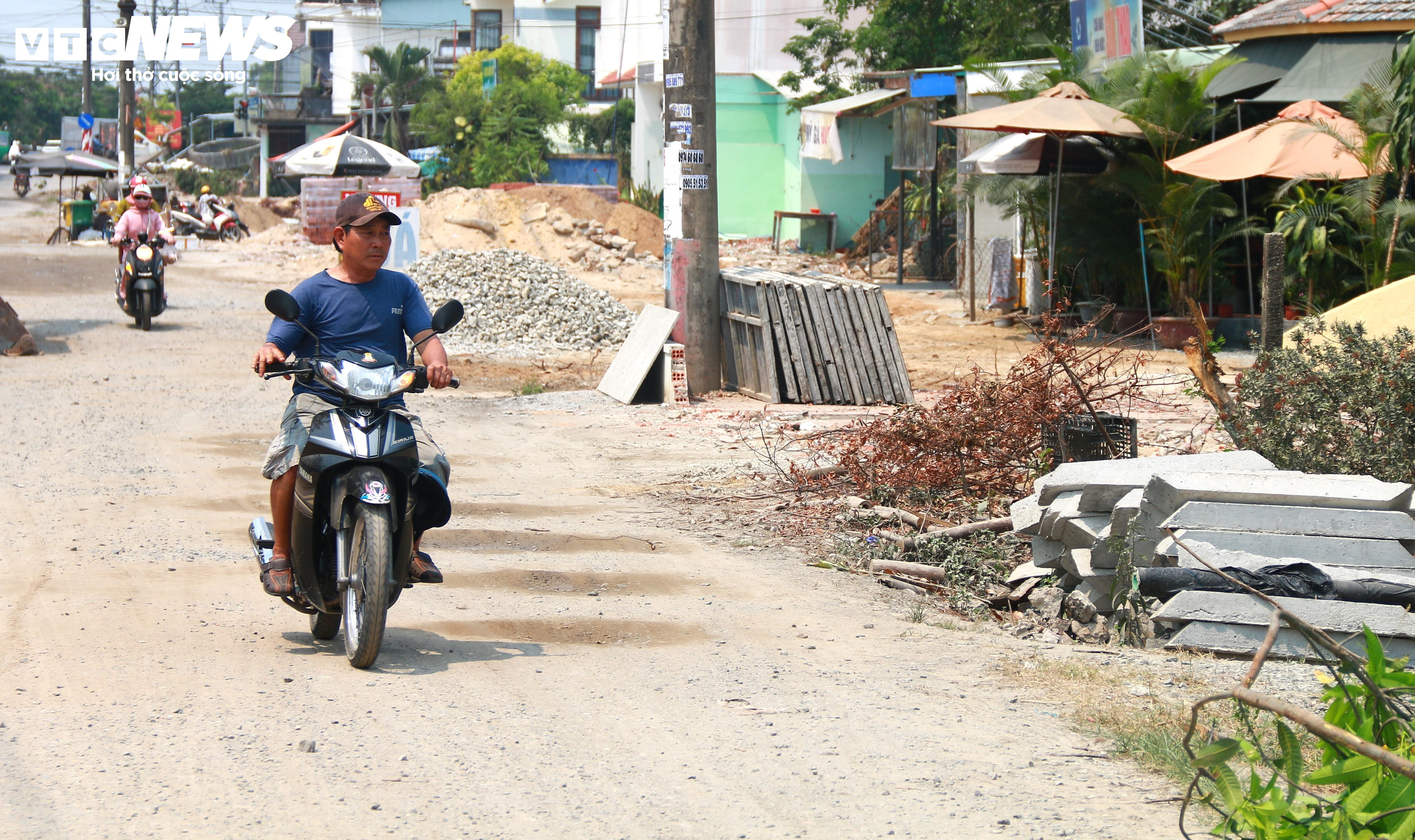 Đường trăm tỷ ở Hội An 'làm mãi không xong', dân kêu trời vì ô nhiễm - 3