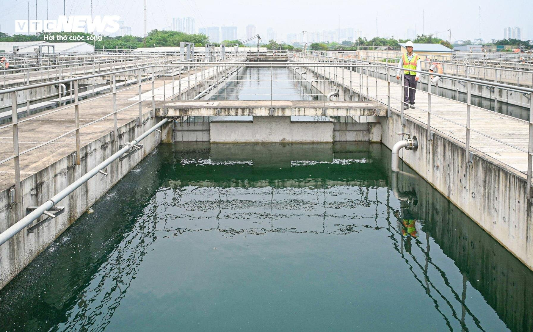 1km 40 họng xả thải, sông Tô Lịch thành cống nước đen lộ thiên - 29