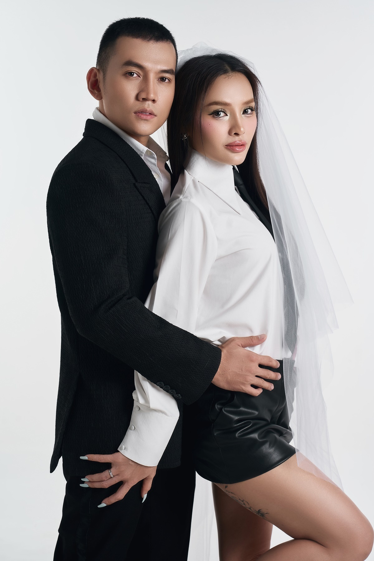 Sao Việt 26/4: Đan Trường bị ngã cầu thang, Midu đăng ảnh chồng sắp cưới - 12