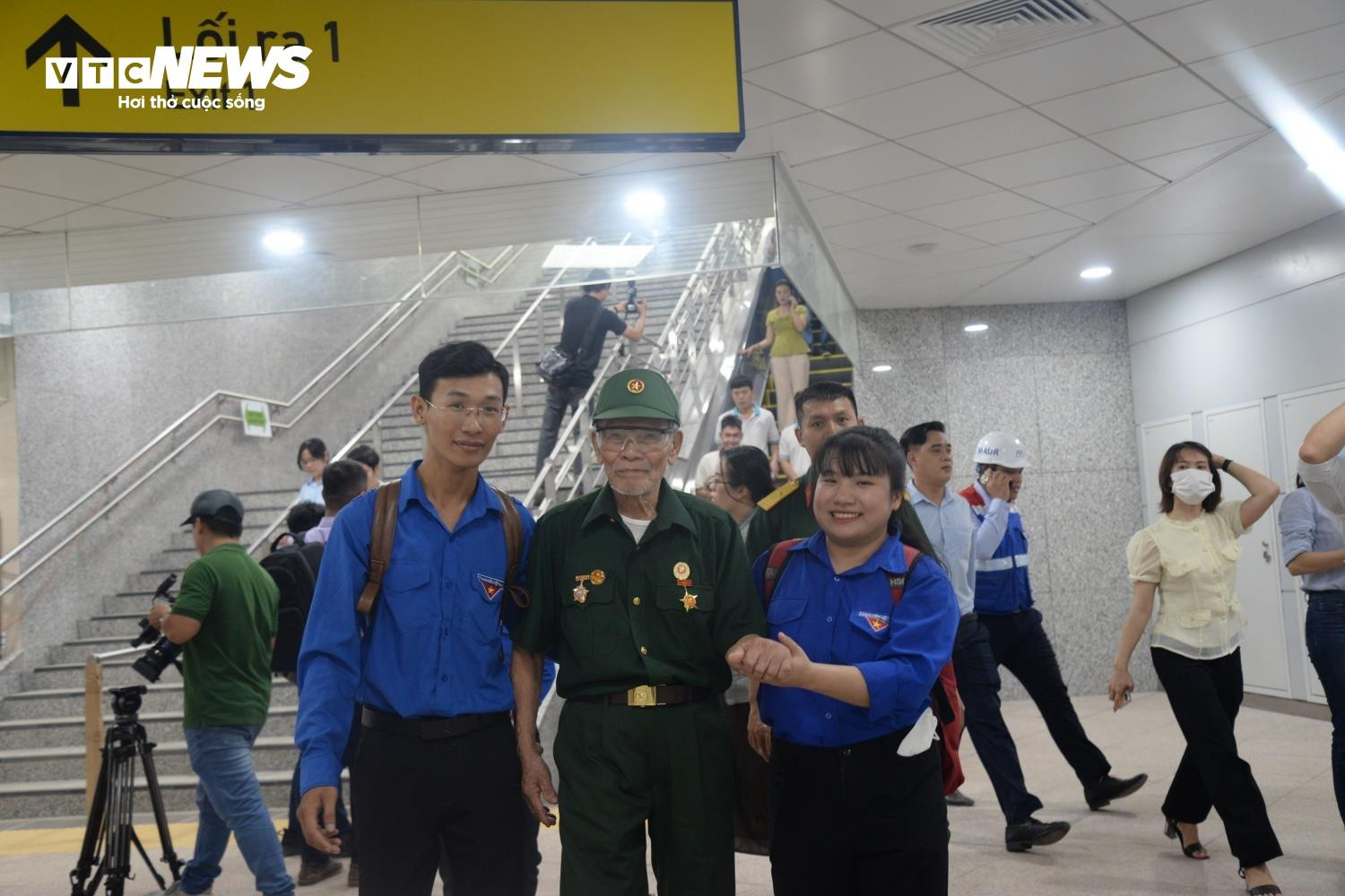 Cựu chiến binh Điện Biên Phủ đi thử Metro số 1 của TP.HCM - 4