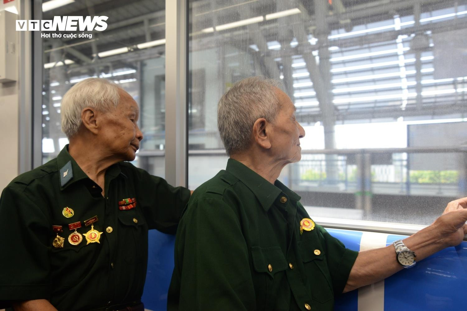 Cựu chiến binh Điện Biên Phủ đi thử Metro số 1 của TP.HCM - 7