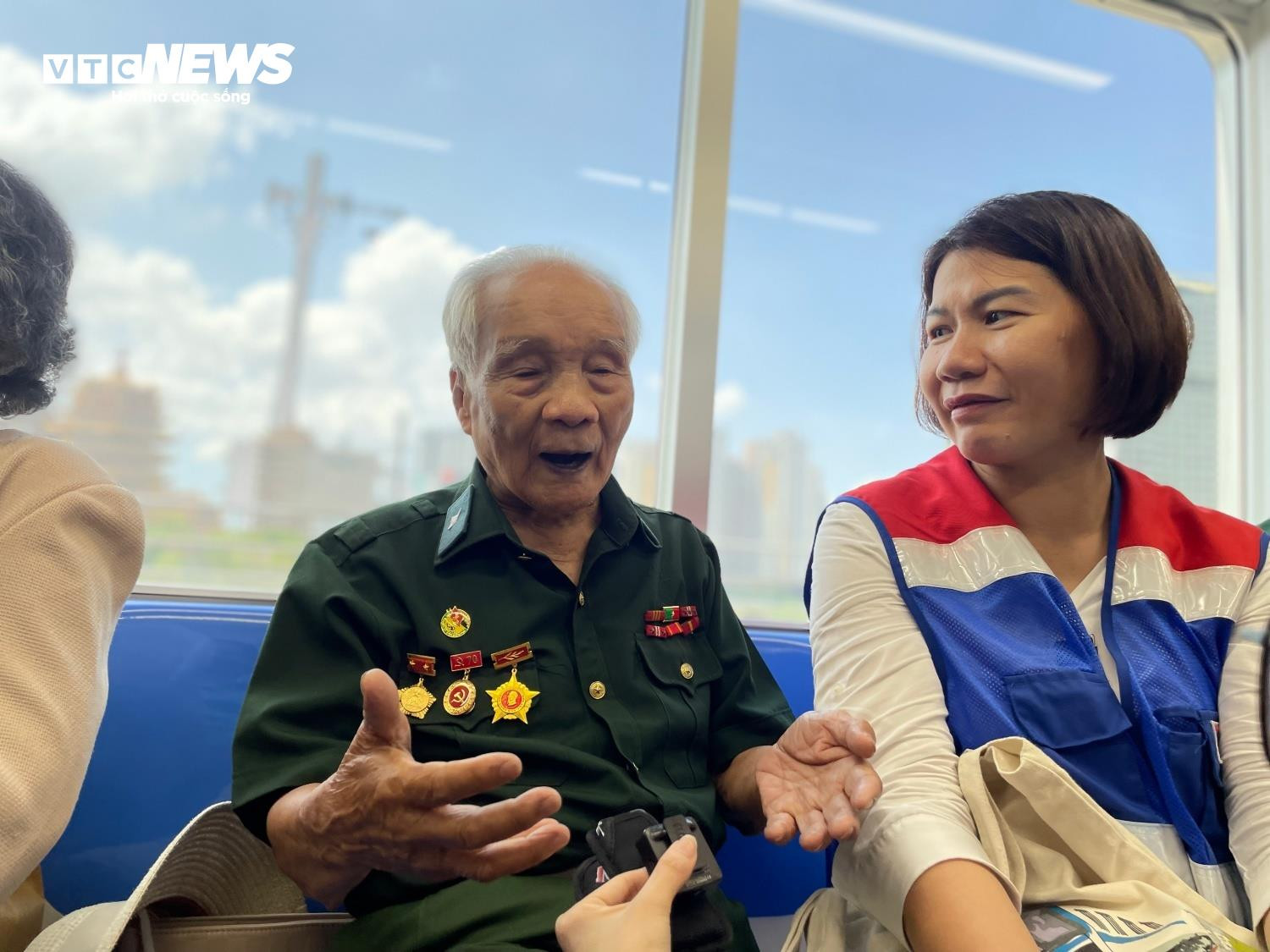 Cựu chiến binh Điện Biên Phủ đi thử Metro số 1 của TP.HCM - 9