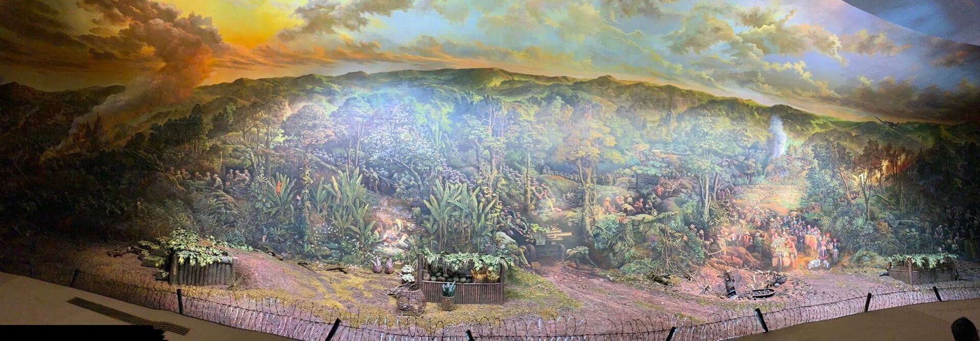 Chiêm ngưỡng bức tranh panorama tái hiện Chiến thắng Điện Biên Phủ - 1