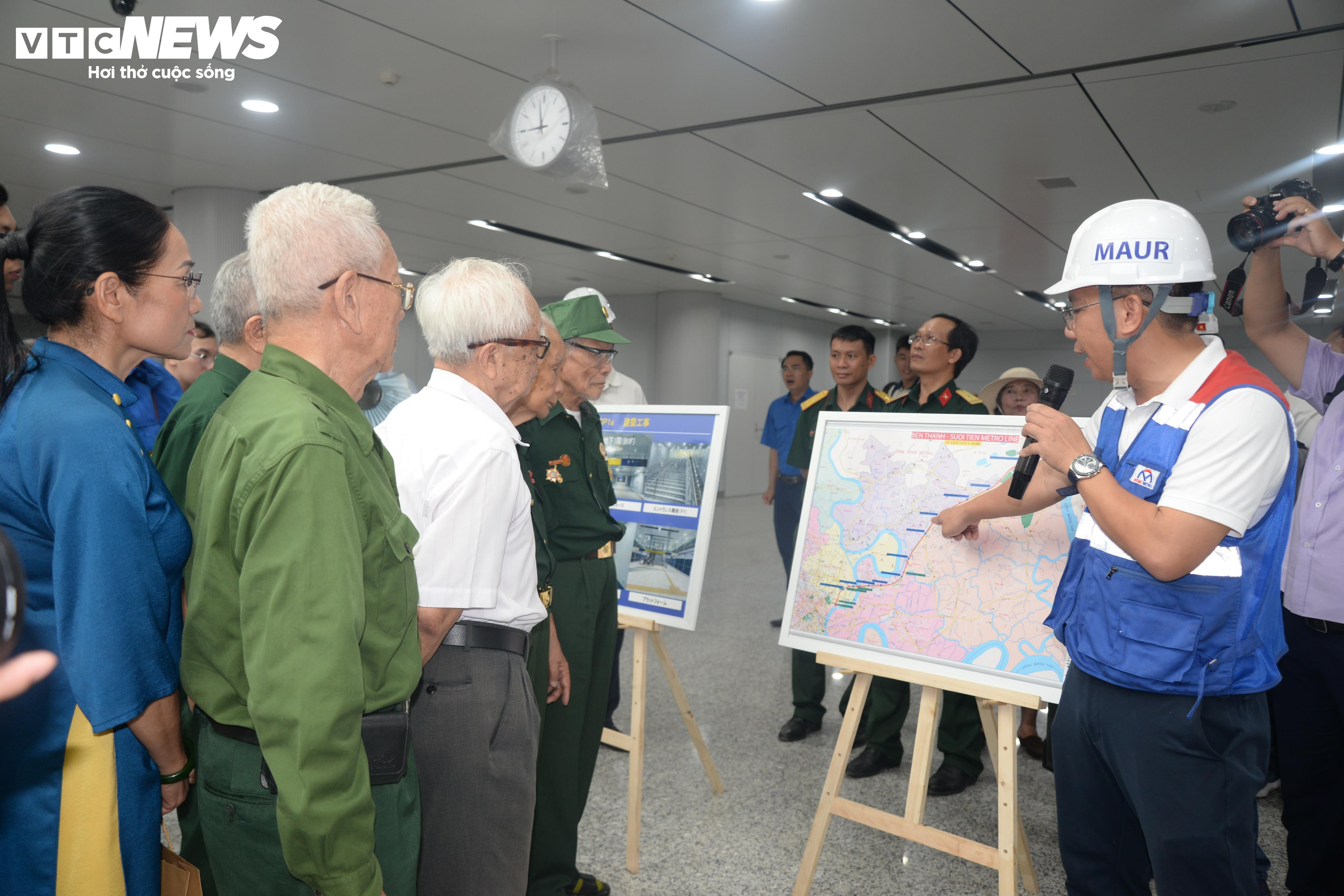 Cựu chiến binh Điện Biên Phủ đi thử Metro số 1 của TP.HCM - 3