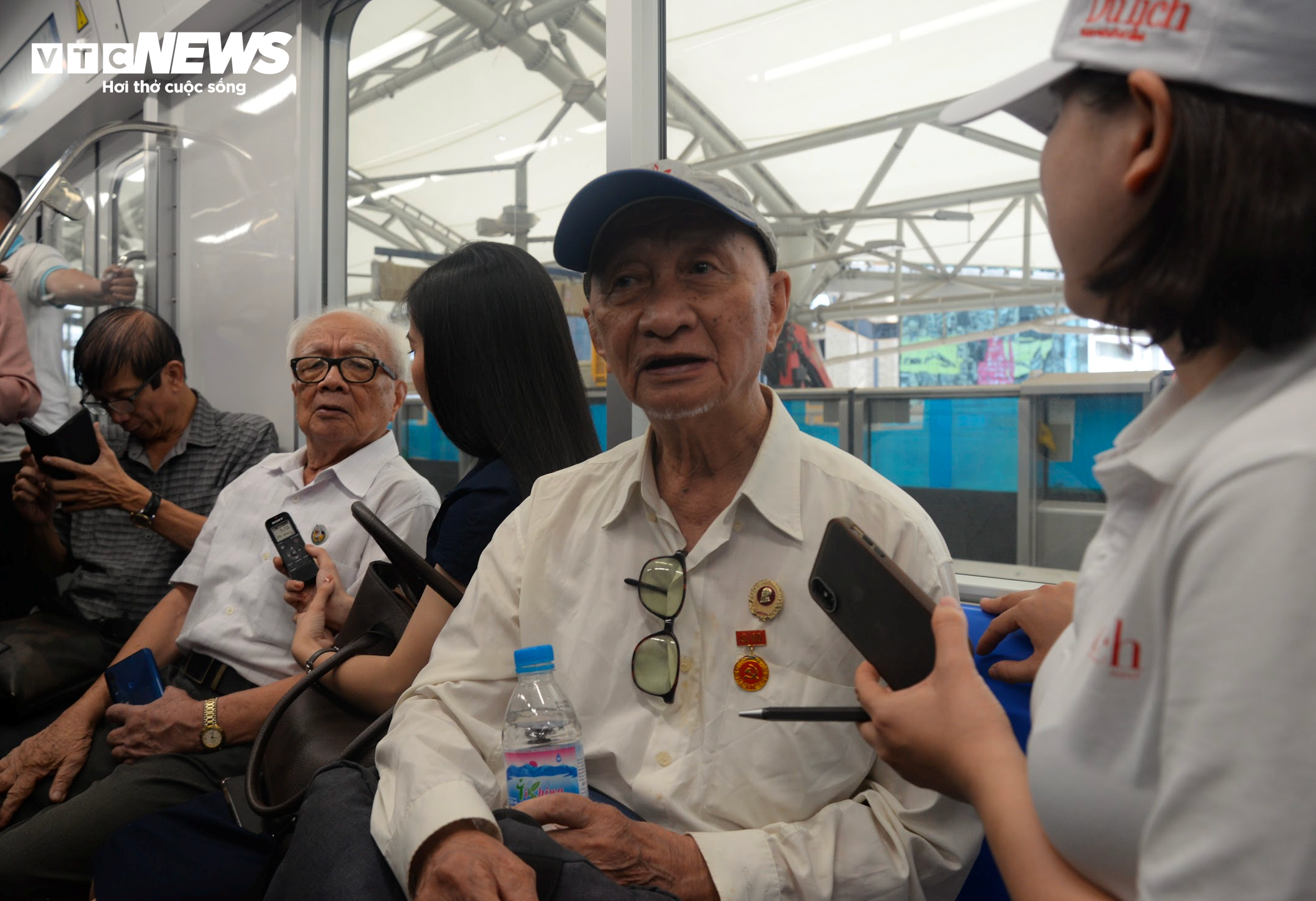 Cựu chiến binh Điện Biên Phủ đi thử Metro số 1 của TP.HCM - 8