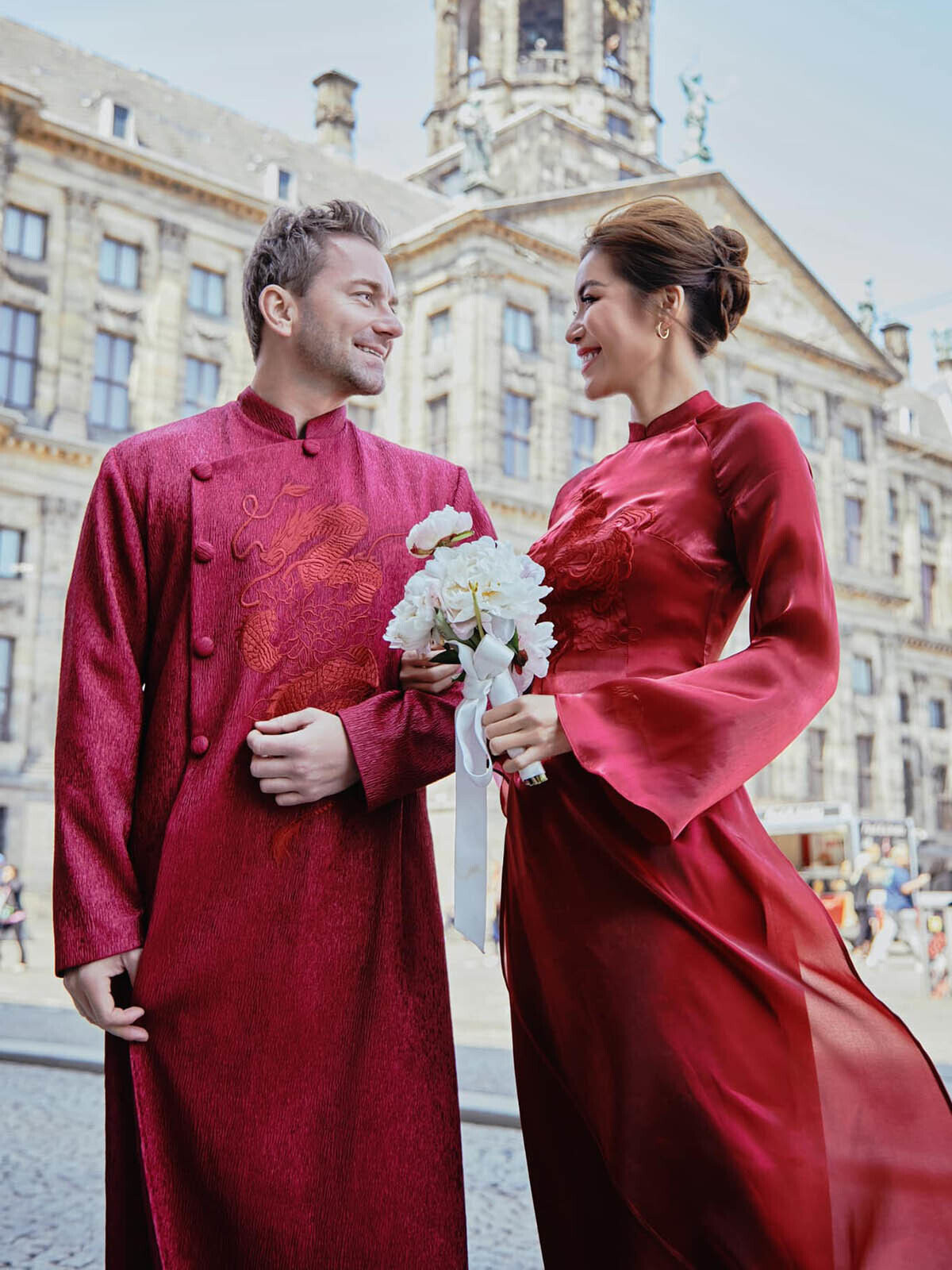 Sao Việt 27/4: Đông Nhi khoe bụng bầu, Bảo Anh lộ diện sau khi công khai con gái - 11