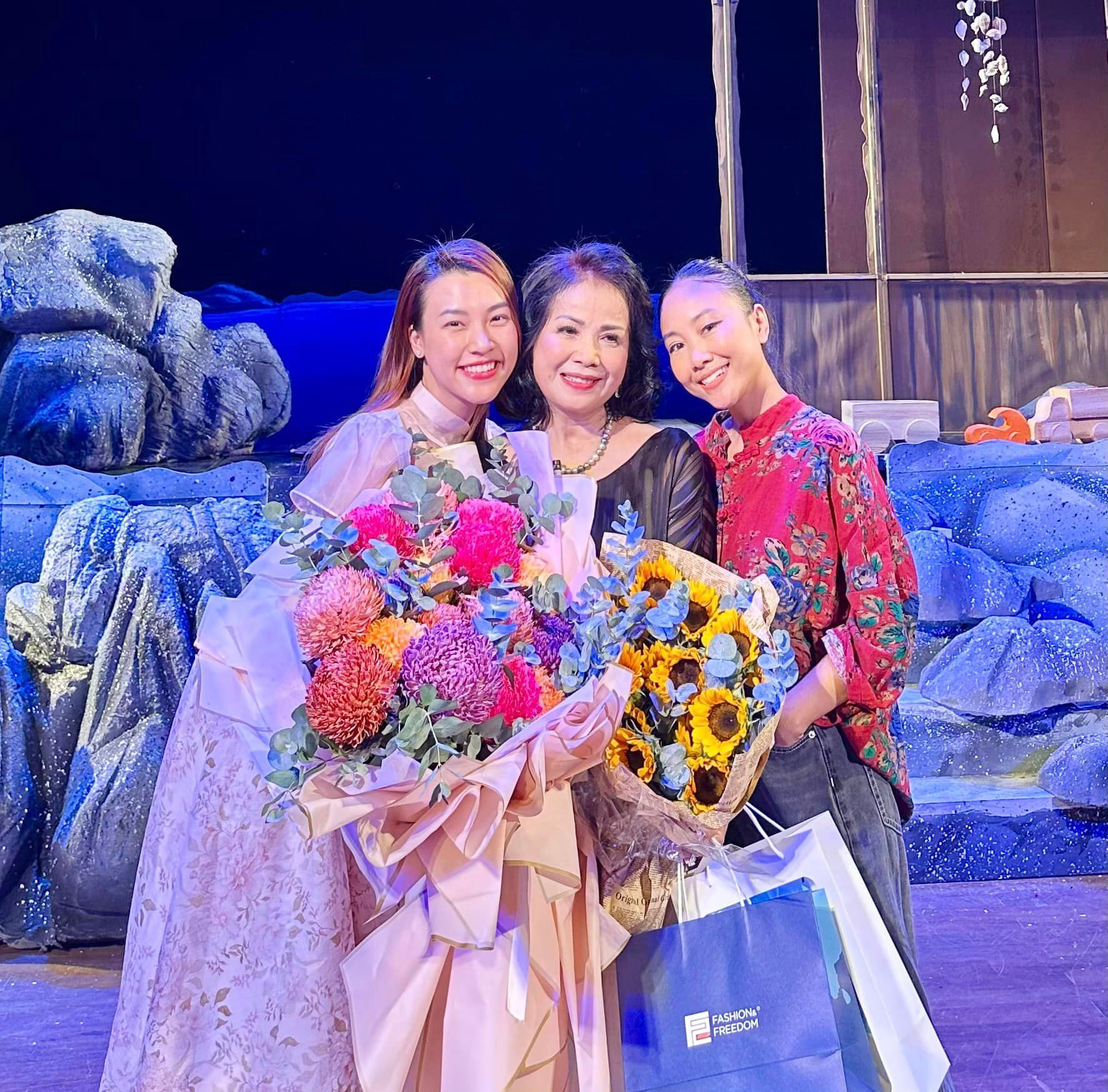 Sao Việt 27/4: Đông Nhi khoe bụng bầu, Bảo Anh lộ diện sau khi công khai con gái - 4