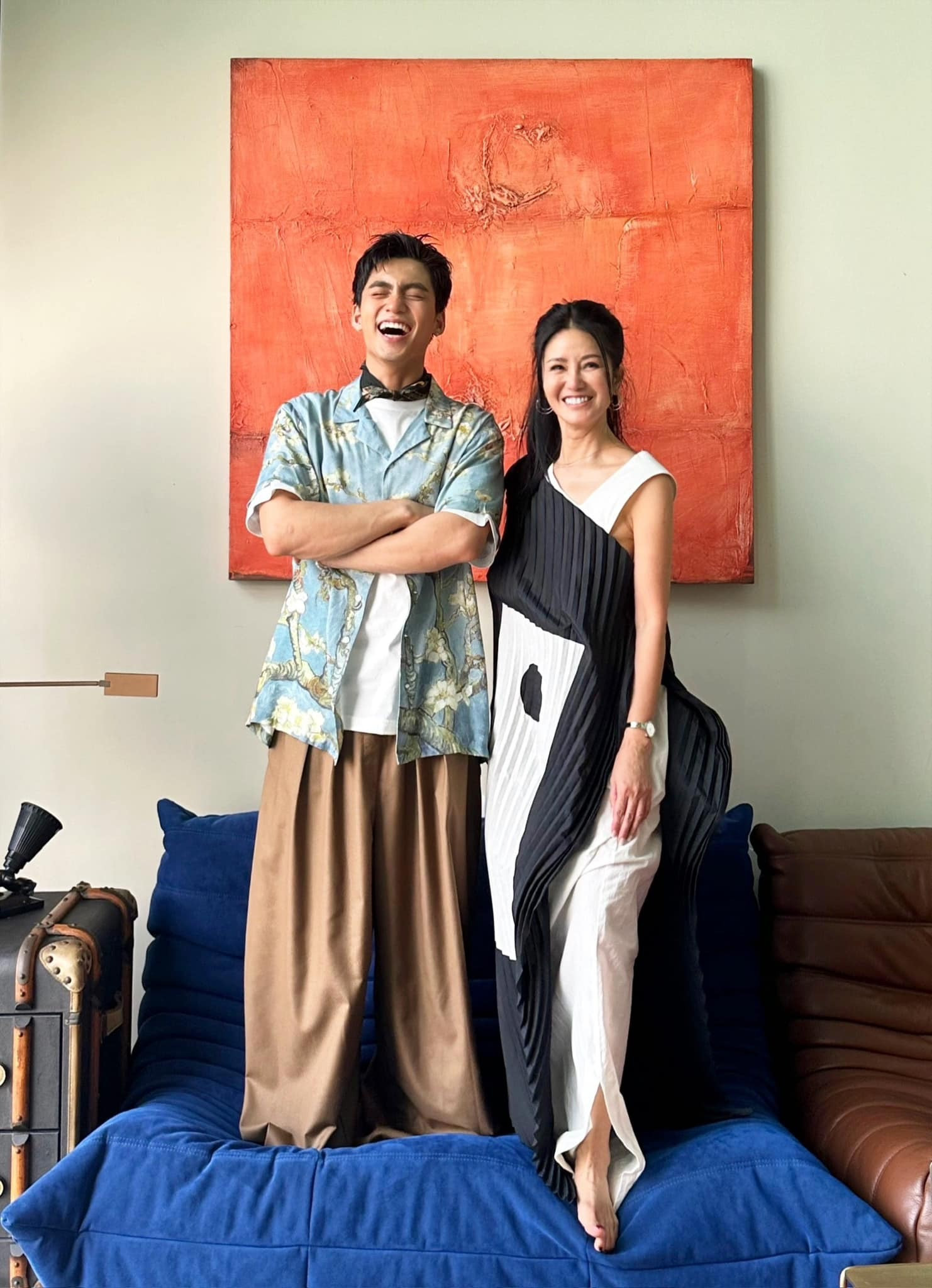 Sao Việt 27/4: Đông Nhi khoe bụng bầu, Bảo Anh lộ diện sau khi công khai con gái - 3