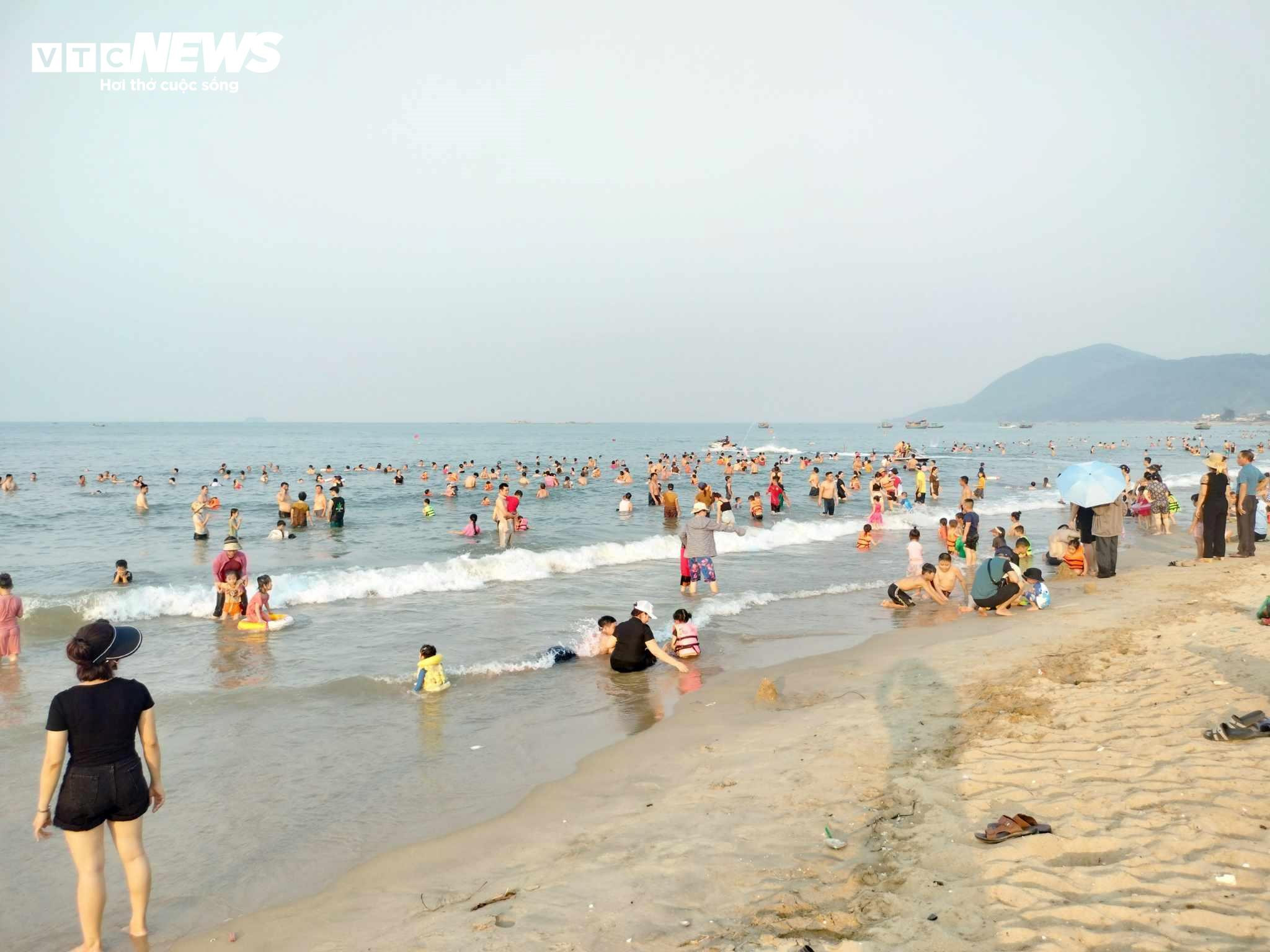 Các điểm du lịch ngày đầu nghỉ lễ: Nơi đông vui, chỗ vắng vẻ - 4