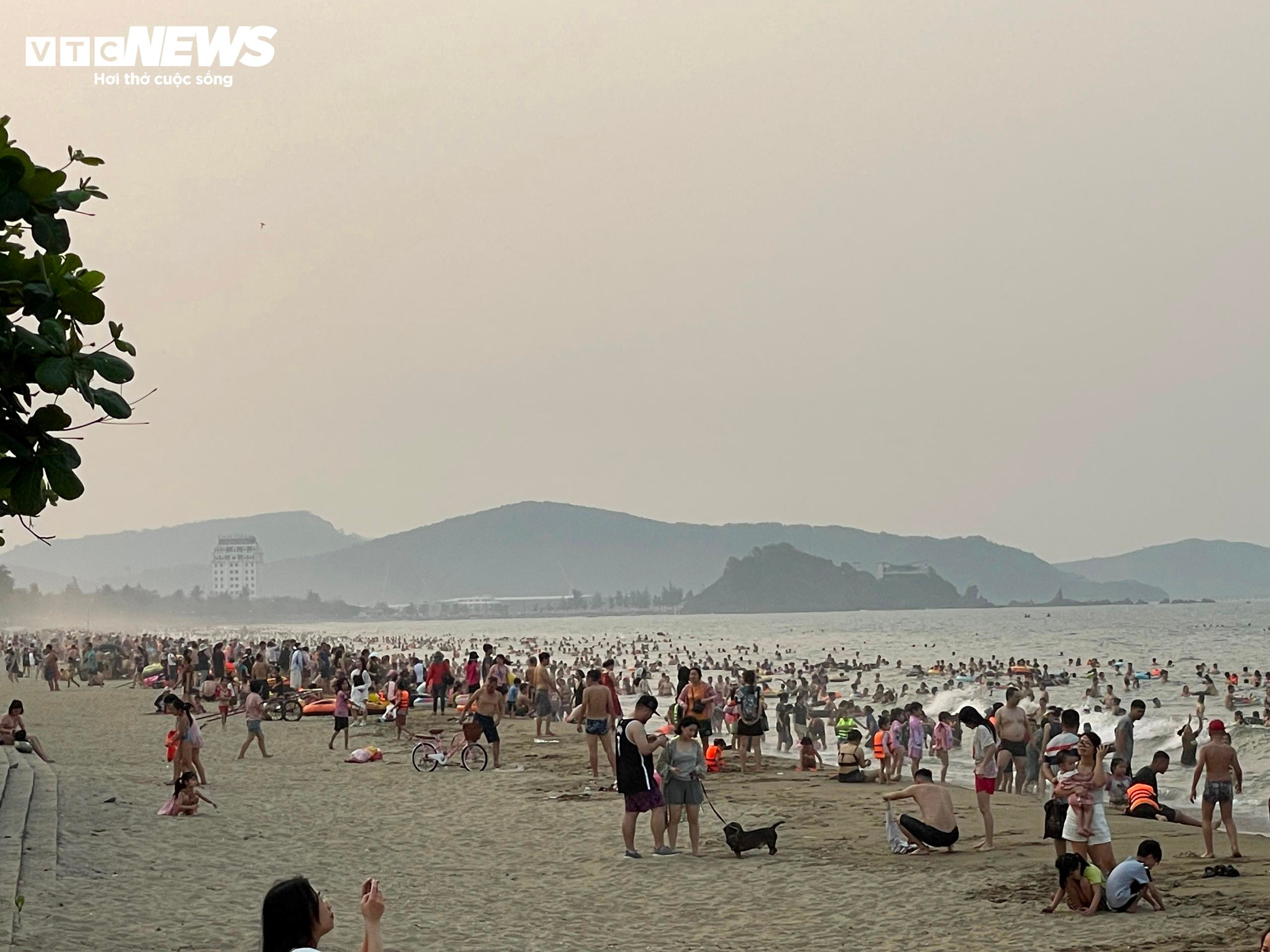 Các điểm du lịch ngày đầu nghỉ lễ: Nơi đông vui, chỗ vắng vẻ - 6