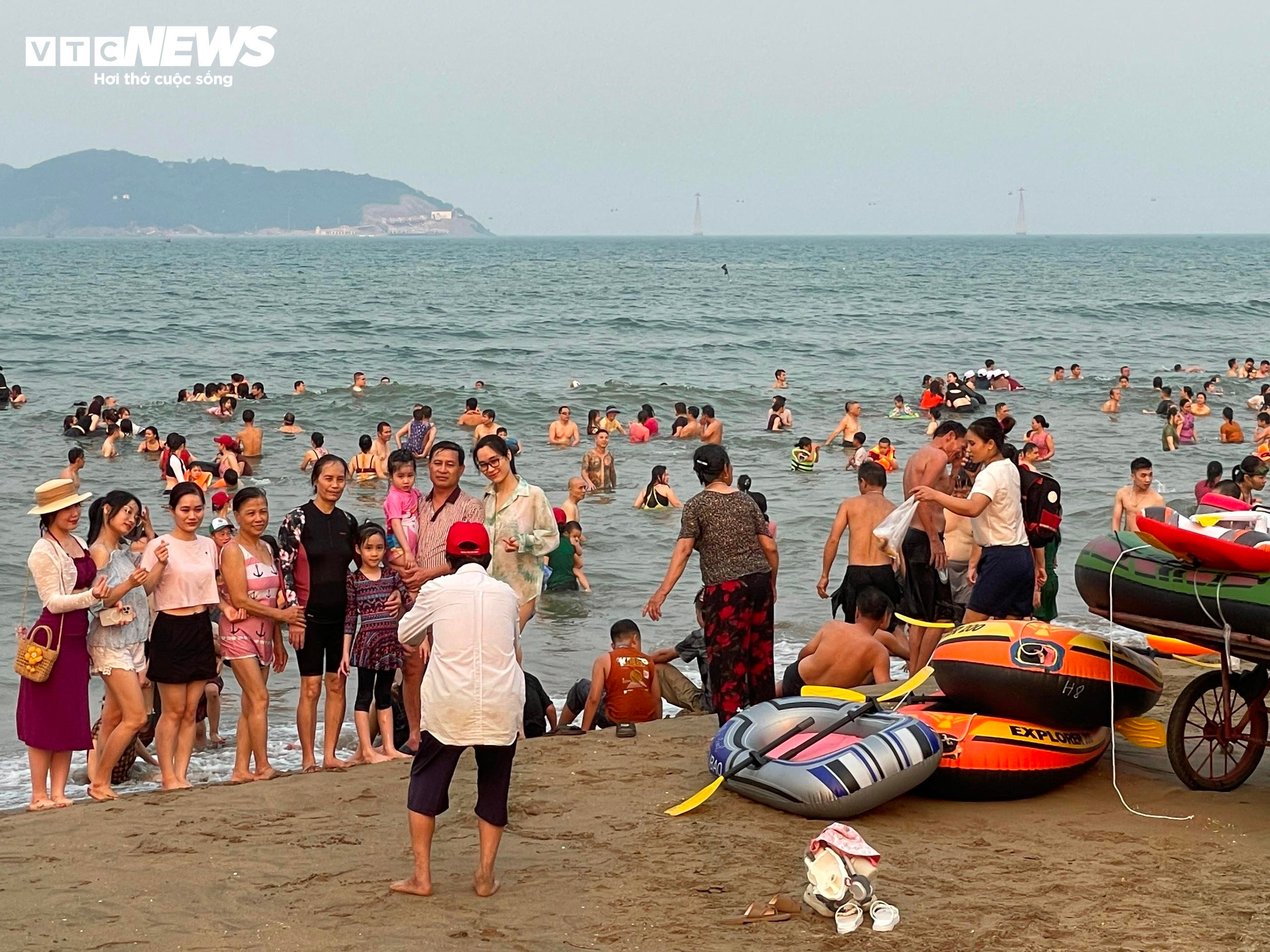 Các điểm du lịch ngày đầu nghỉ lễ: Nơi đông vui, chỗ vắng vẻ - 5