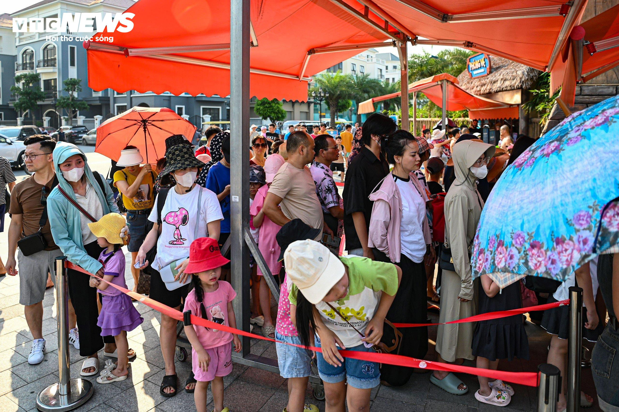 Các điểm du lịch ngày đầu nghỉ lễ: Nơi đông vui, chỗ vắng vẻ - 17