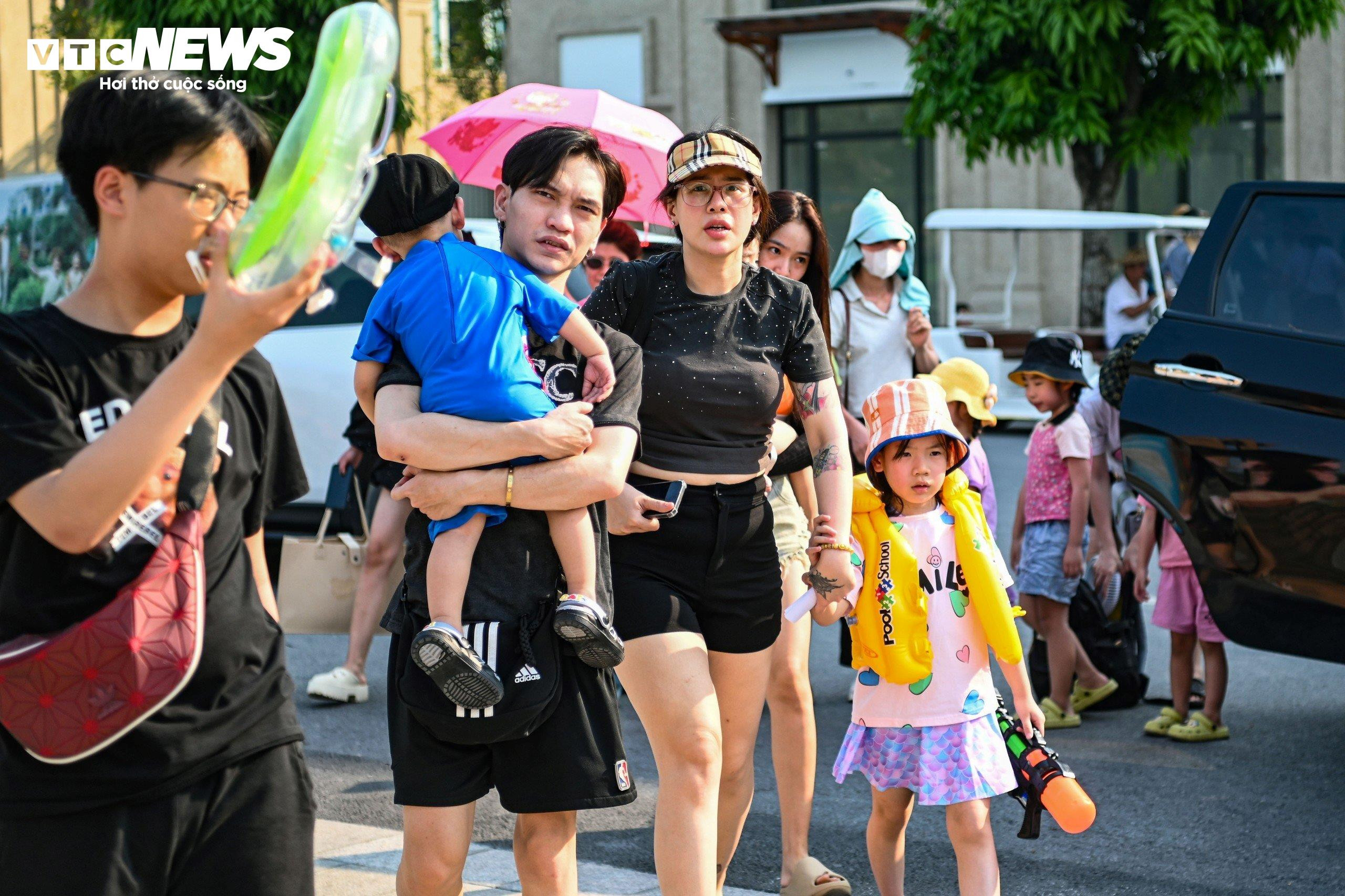 Các điểm du lịch ngày đầu nghỉ lễ: Nơi đông vui, chỗ vắng vẻ - 18