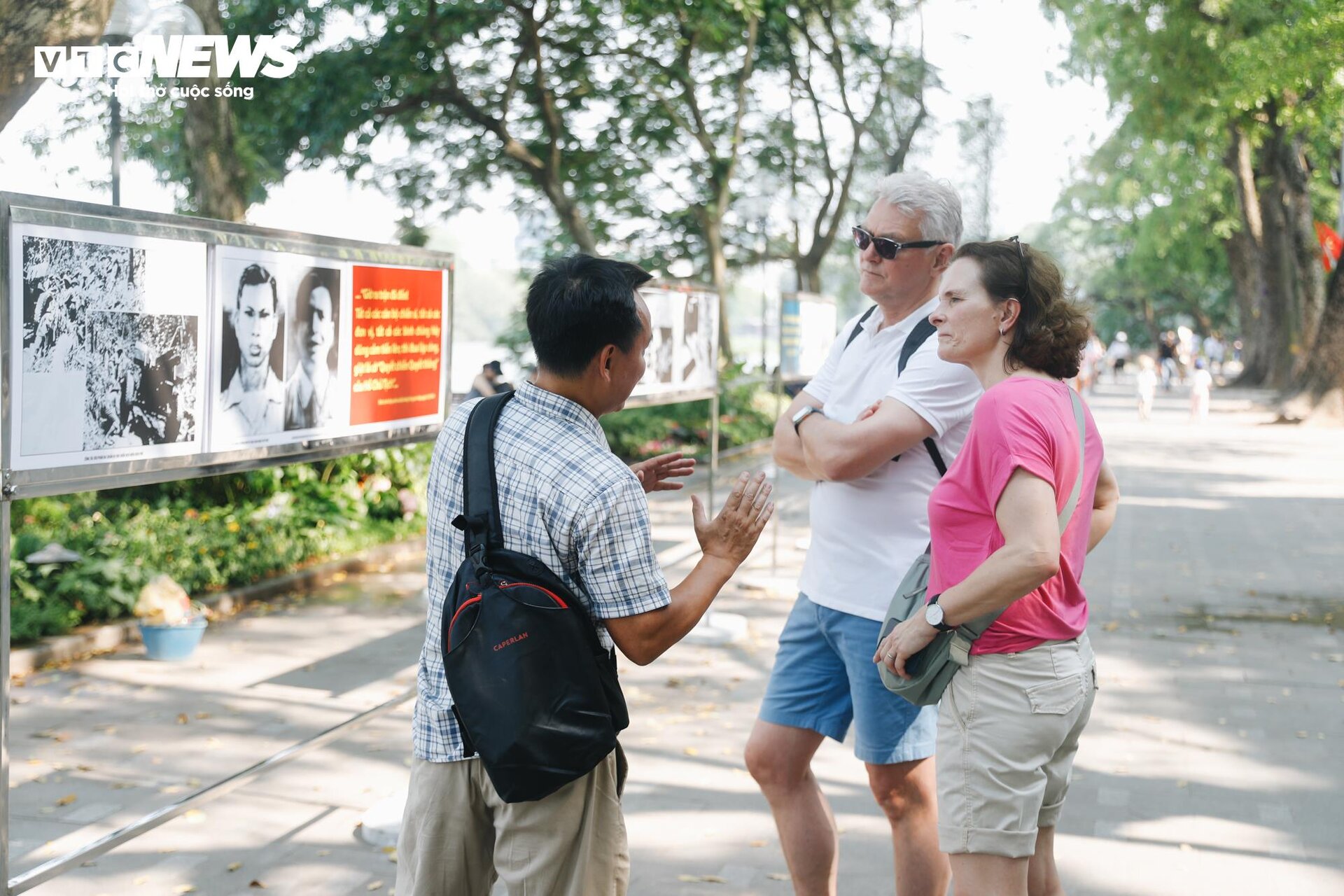 Cảnh tượng khác lạ tại phố đi bộ Hà Nội trong ngày đầu nghỉ lễ - 4