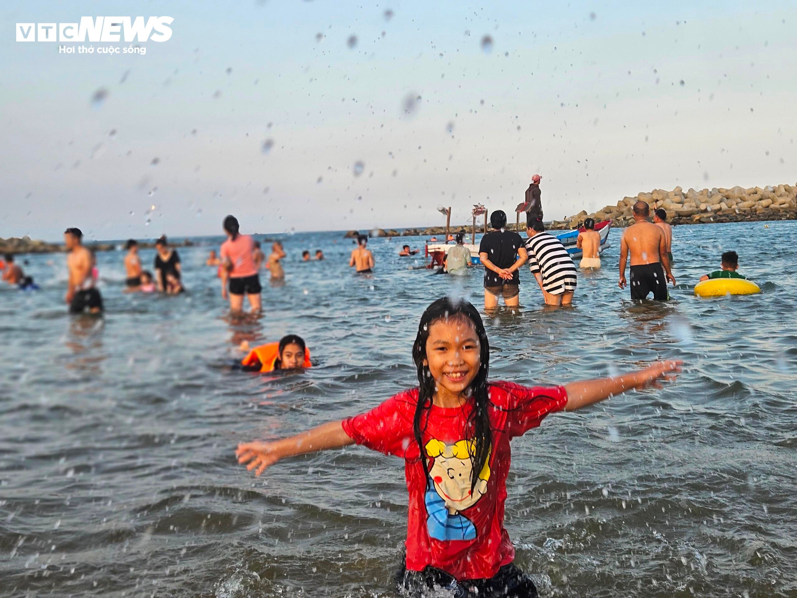 Các điểm du lịch ngày đầu nghỉ lễ: Nơi đông vui, chỗ vắng vẻ - 10