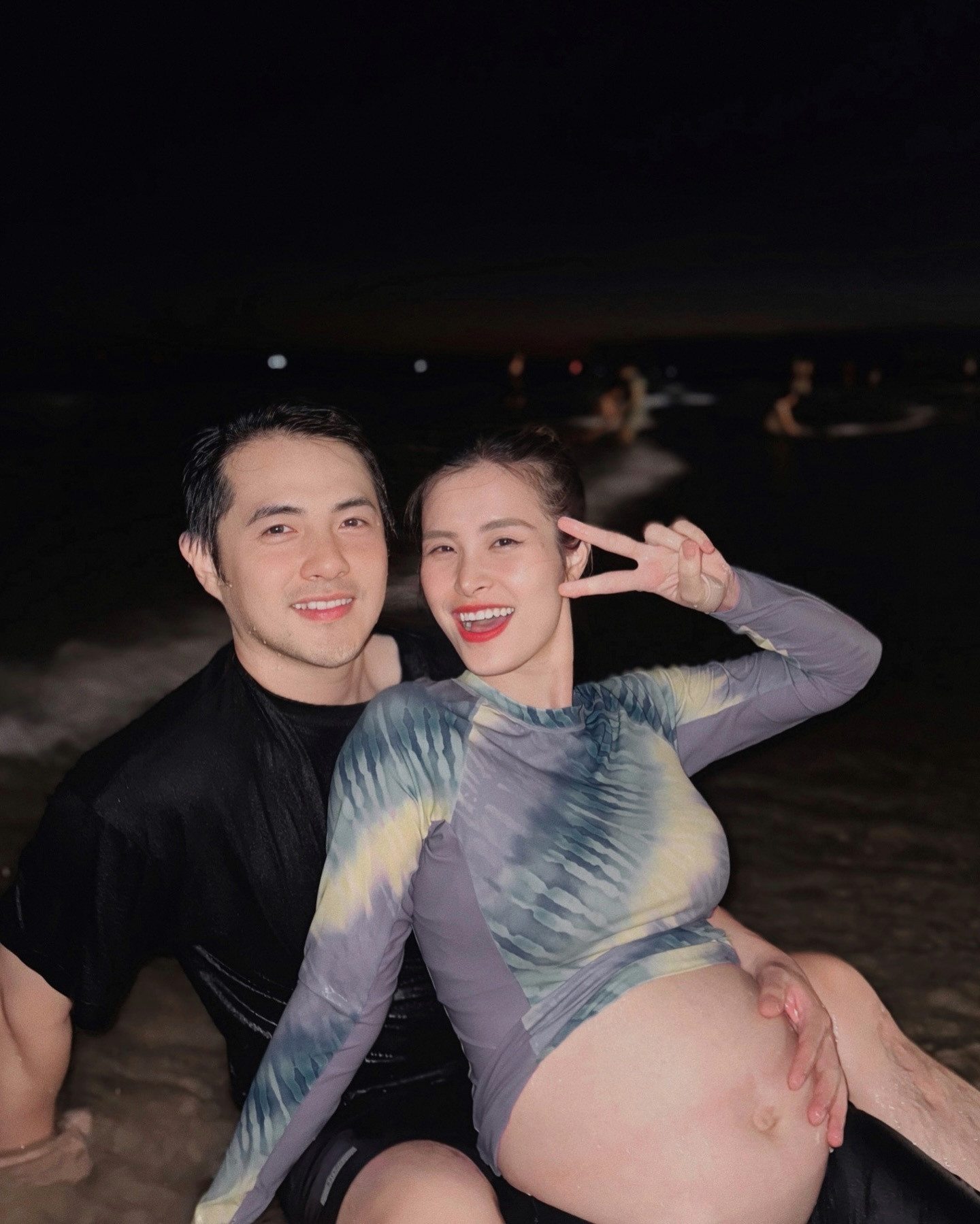 Sao Việt 29/4: Sơn Tùng khác lạ, Minh Hằng đẹp mặn mà sau sinh - 5