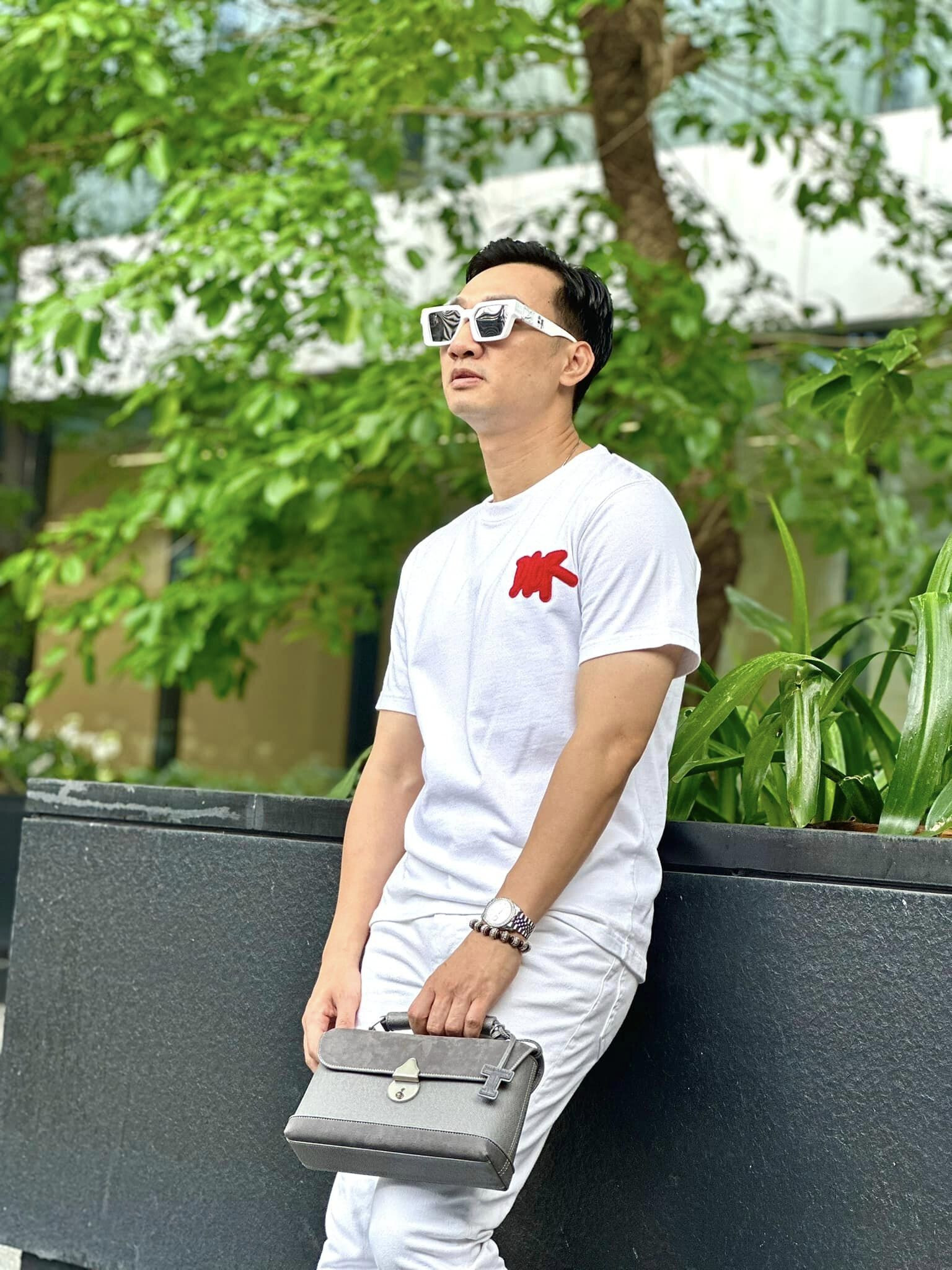 Sao Việt 29/4: Sơn Tùng khác lạ, Minh Hằng đẹp mặn mà sau sinh - 9