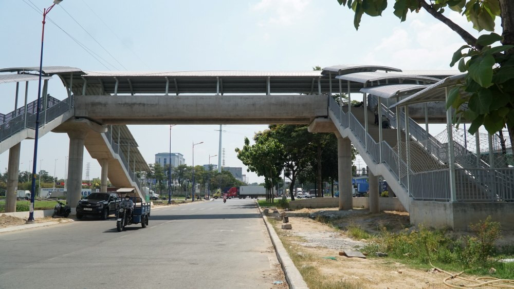 Lộ diện 9 cầu bộ hành cho tuyến Metro số 1 ở TP.HCM sắp đi vào hoạt động - 5